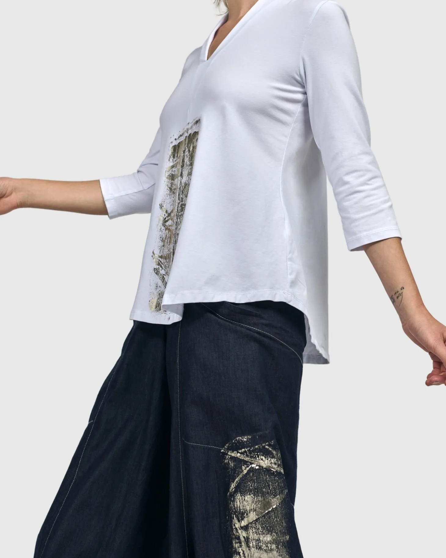 Women Alembika Anchorage V-Neck Top, White