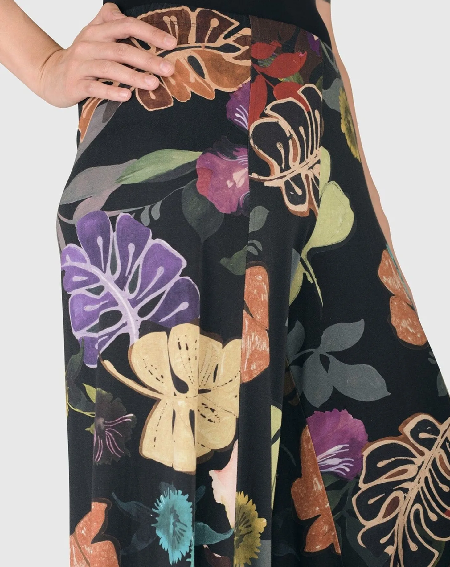 Women Alembika Bali Punto Pants, Leaves Multi