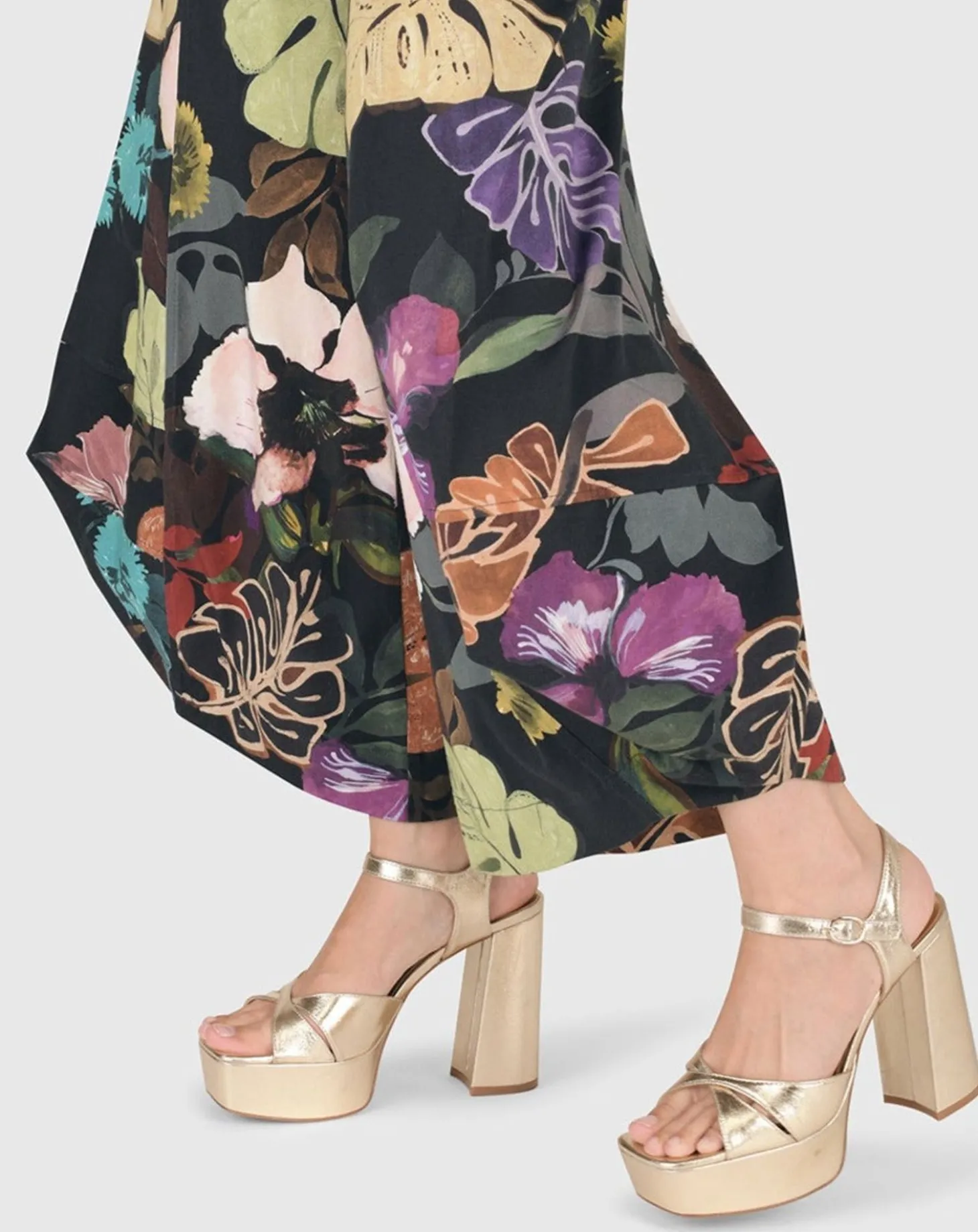 Women Alembika Bali Punto Pants, Leaves Multi