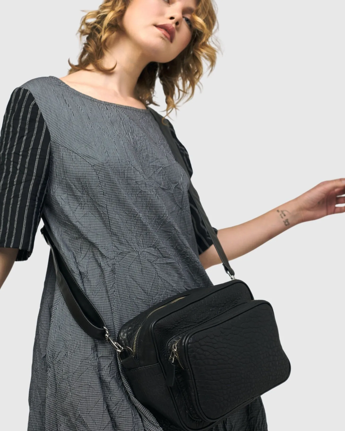 Women Alembika Carryall Camera Bag, Black