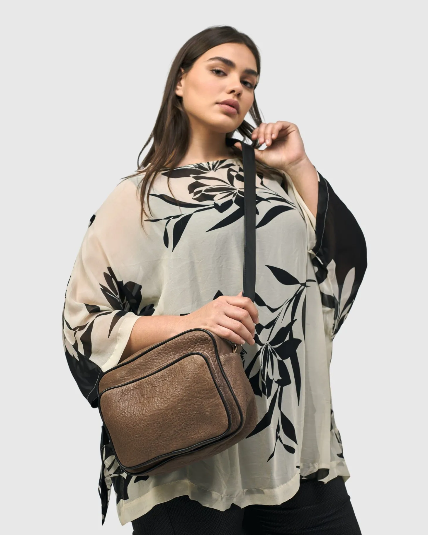 Women Alembika Carryall Camera Bag, Wood