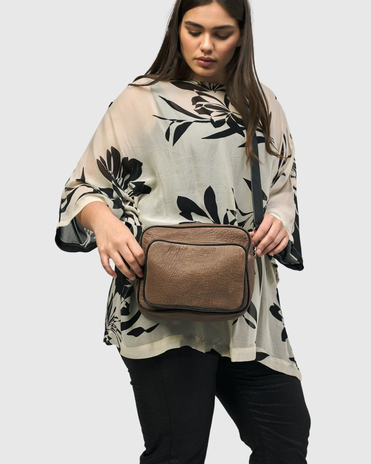 Women Alembika Carryall Camera Bag, Wood