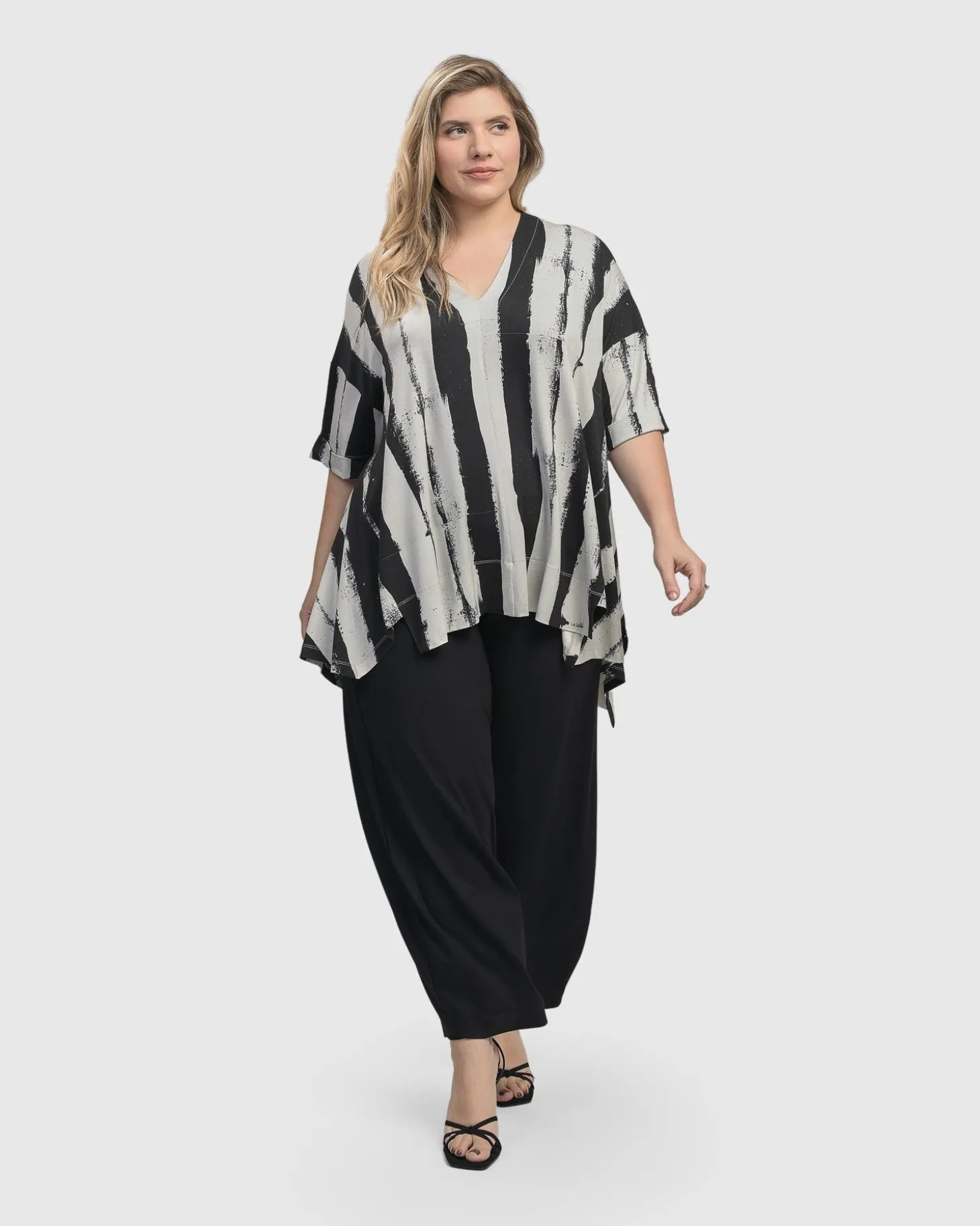 Women Alembika Charisma V Neck Hi-Lo Trapeze Top, Grunge
