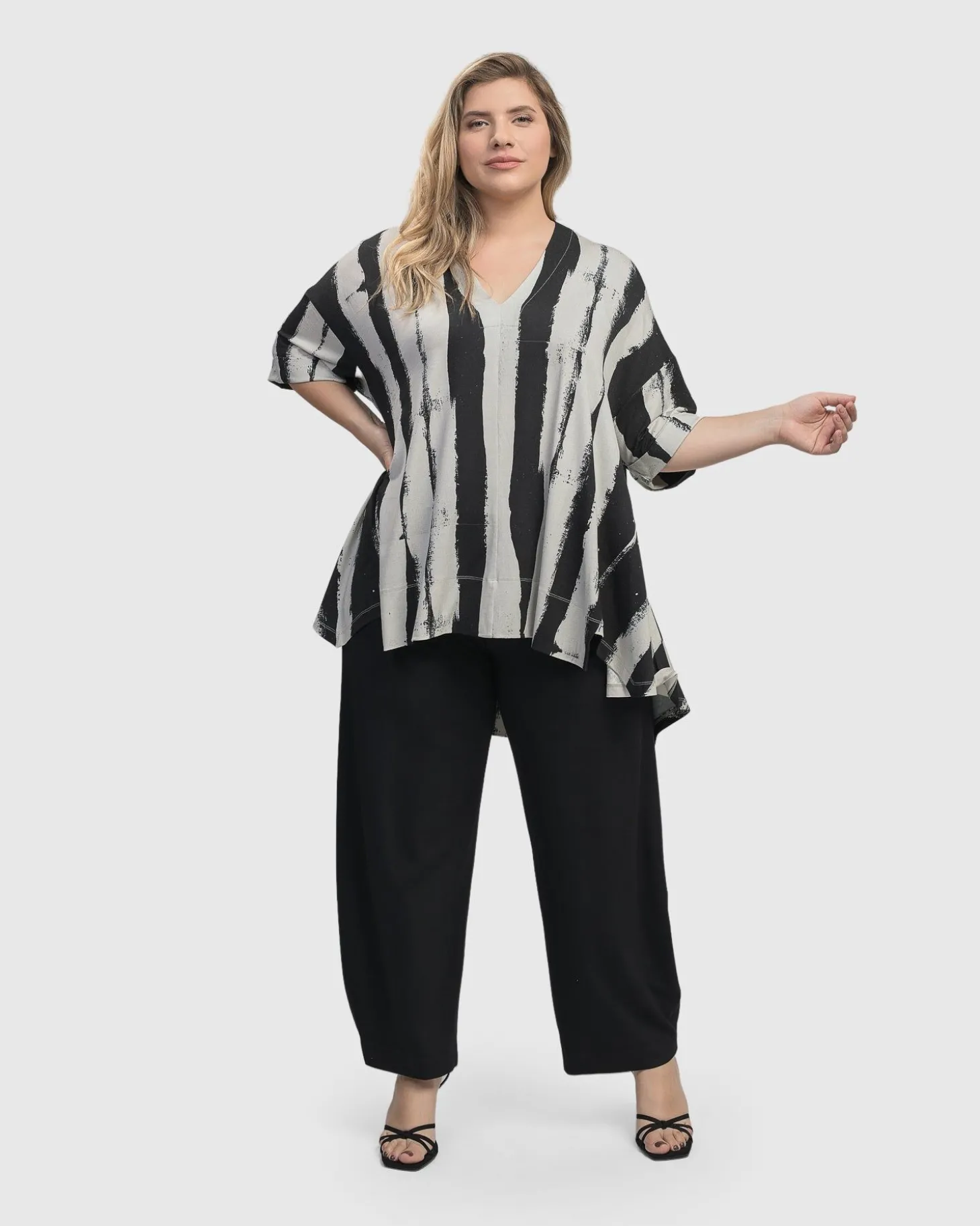 Women Alembika Charisma V Neck Hi-Lo Trapeze Top, Grunge