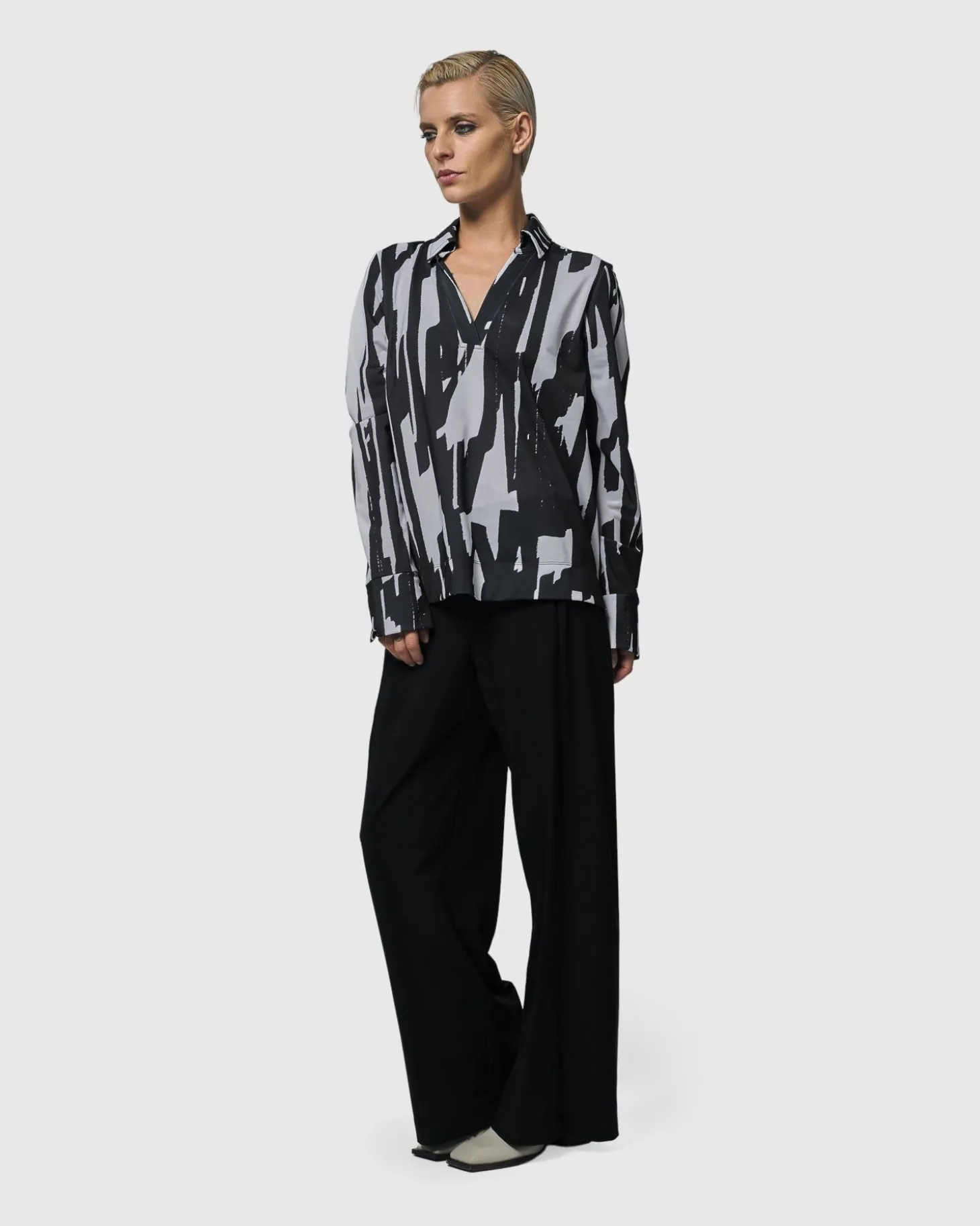 Women Alembika Cyber V-Neck Pullover Top, Brush