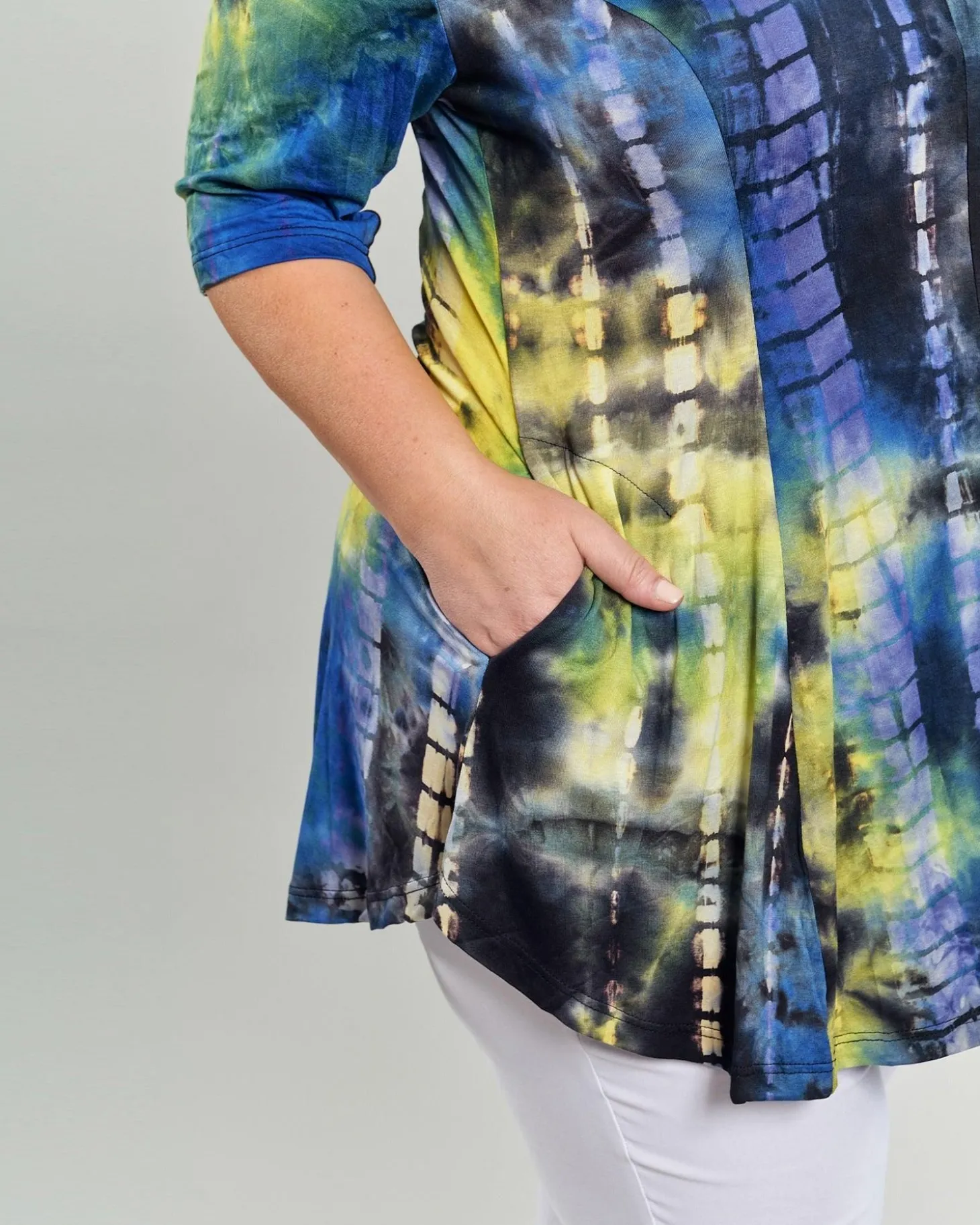 Women Alembika Dreamy V-Neck Top, Tie Dye