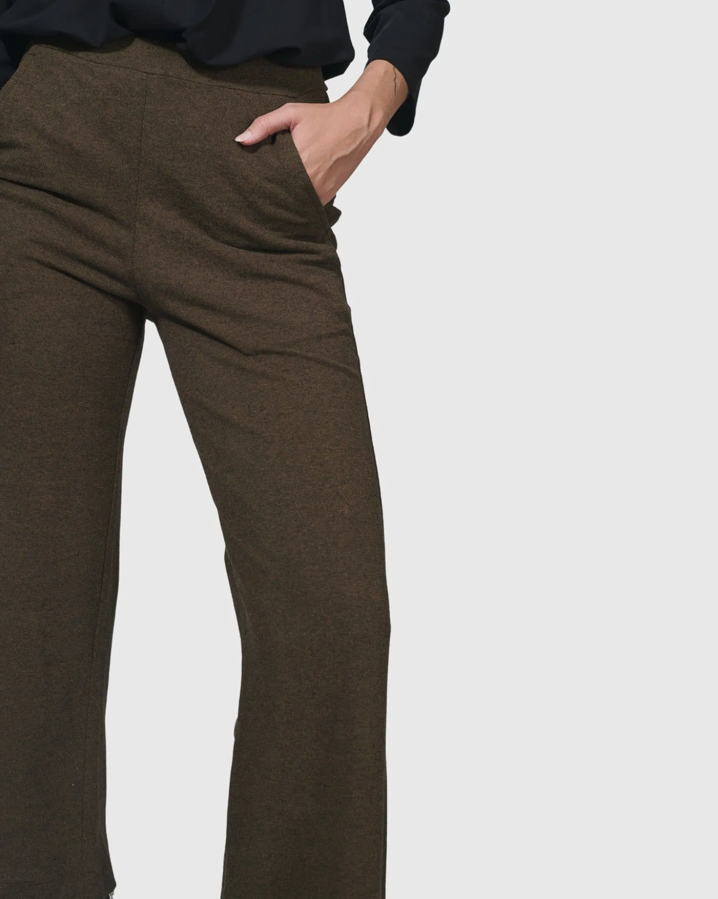Women Alembika Essential Cropped Pants, Brown