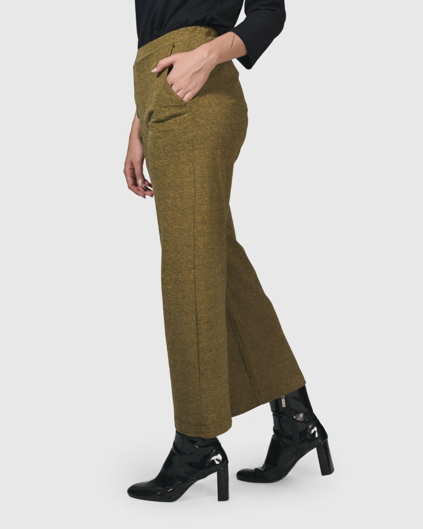 Women Alembika Essential Cropped Pants, Honey