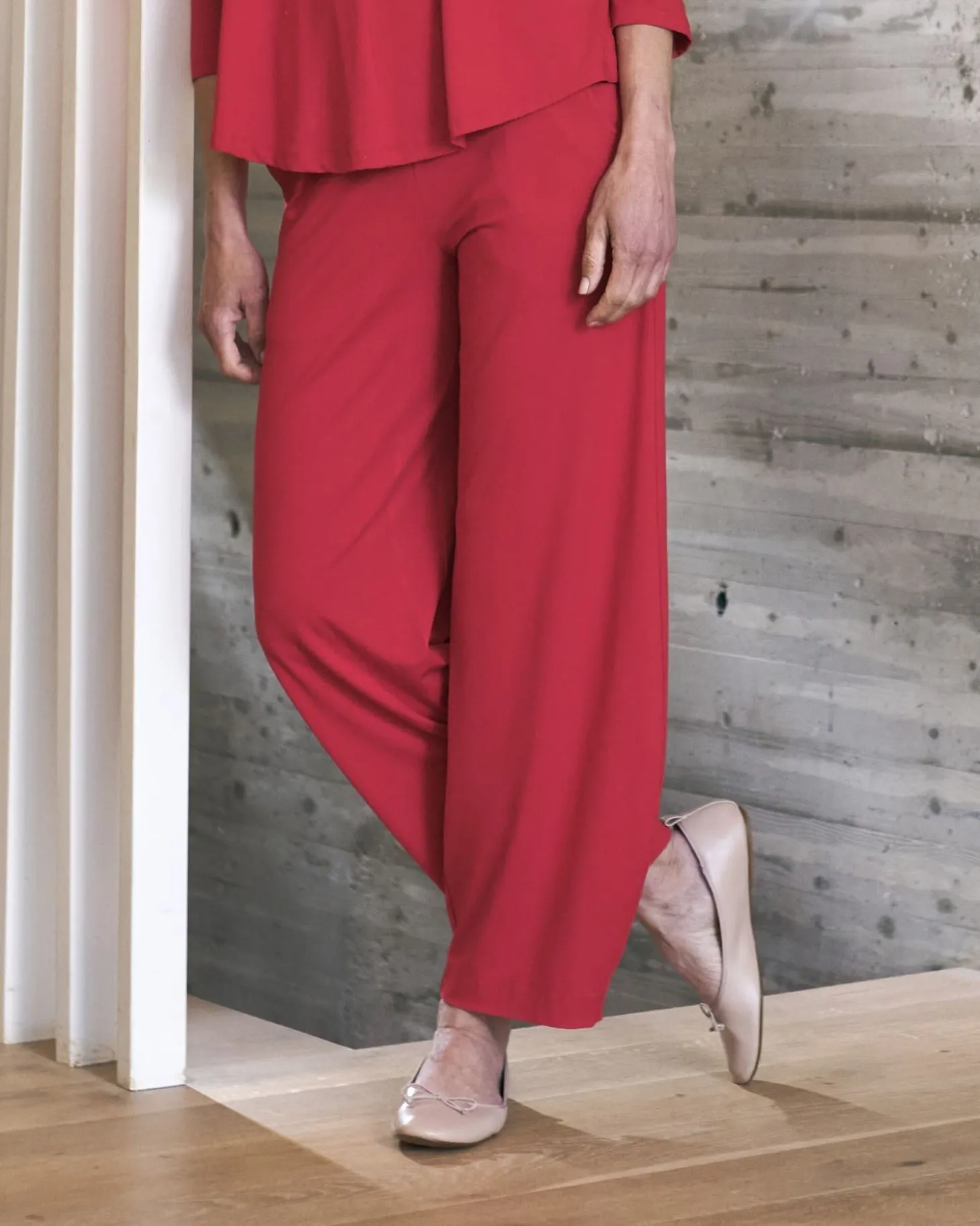 Women Alembika Essential Flow Pants, Red Rose