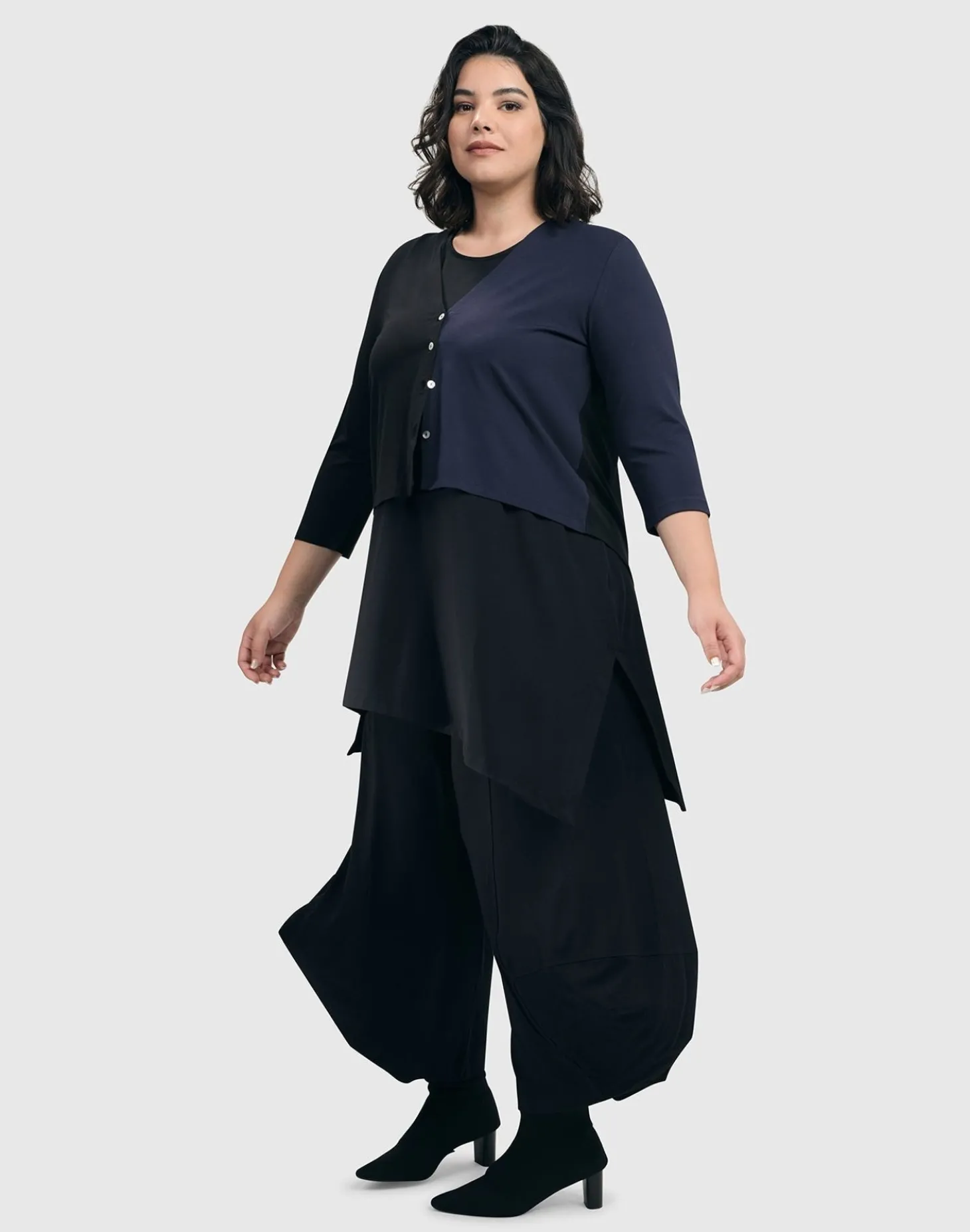 Women Alembika Essential 2-Tone Crop Cardigan, Navy