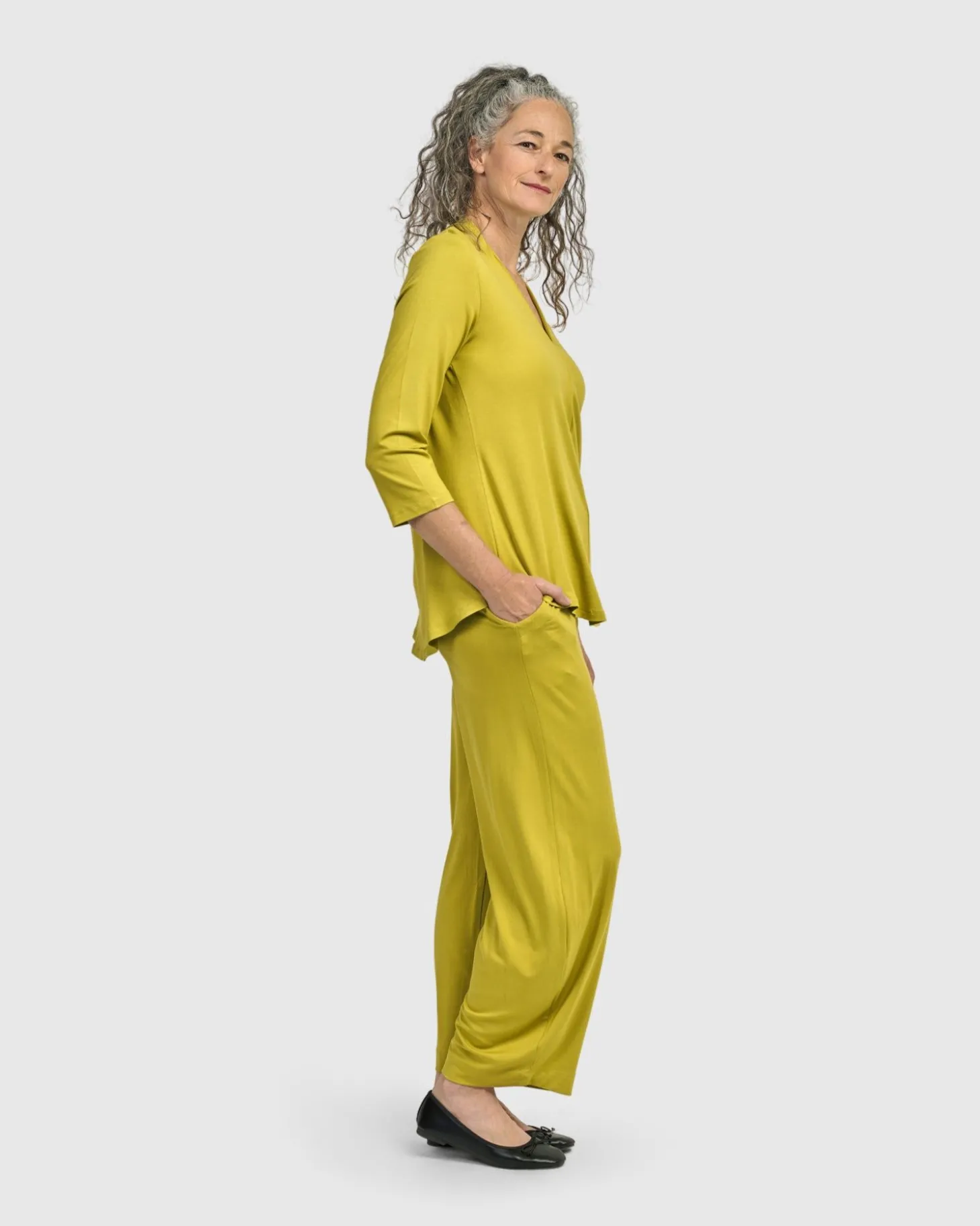 Women Alembika Essential V-Neck Top, Lime