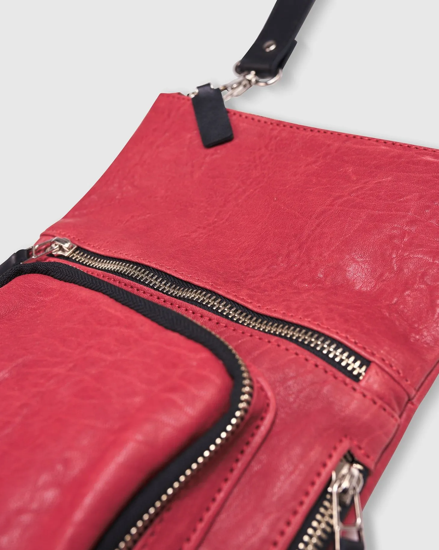Women Alembika Flat Stash Pouch Bag, Vermillion