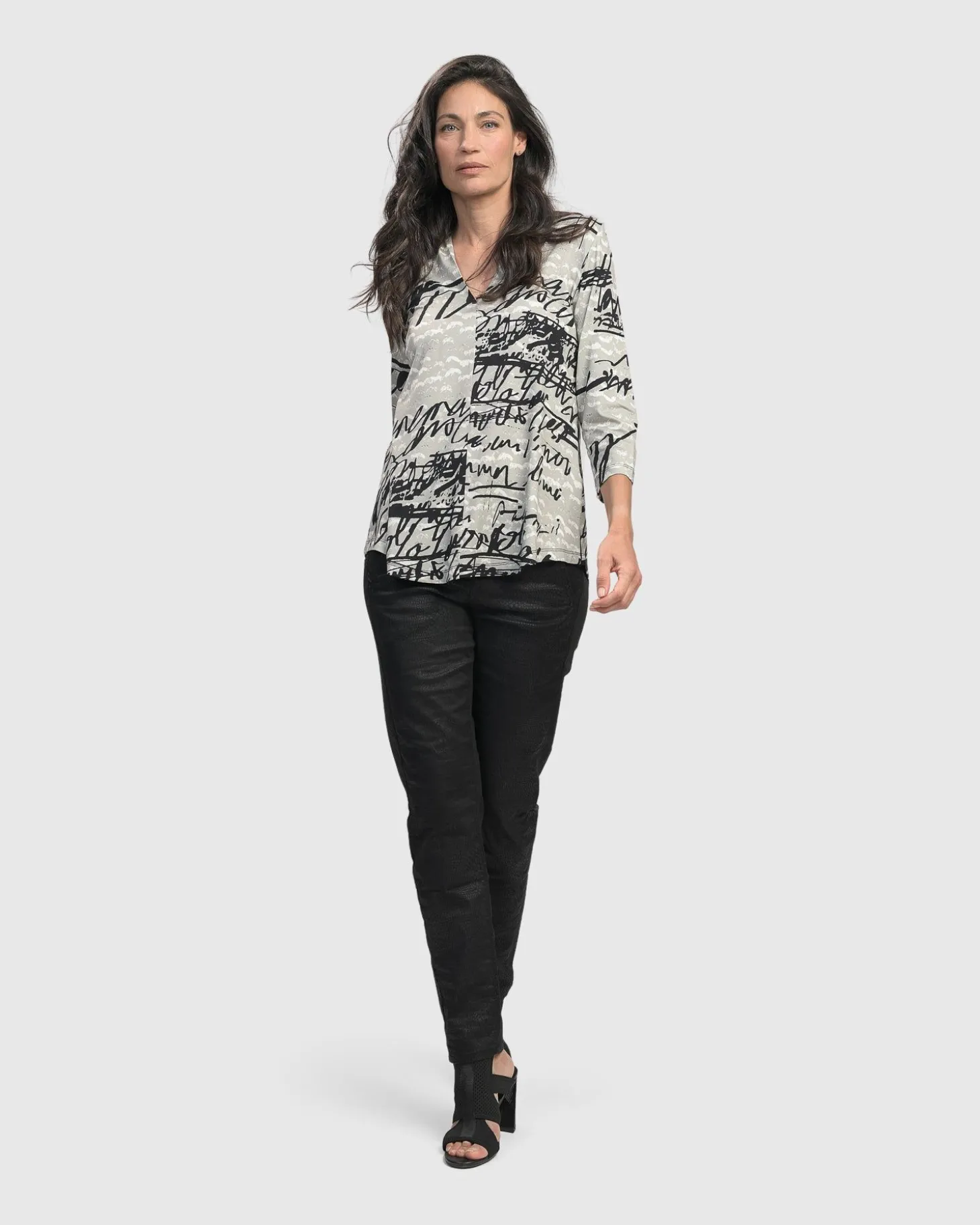 Women Alembika Flirty Signature V Neck Top, Script