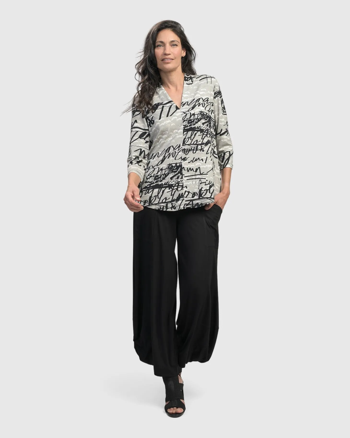 Women Alembika Flirty Signature V Neck Top, Script
