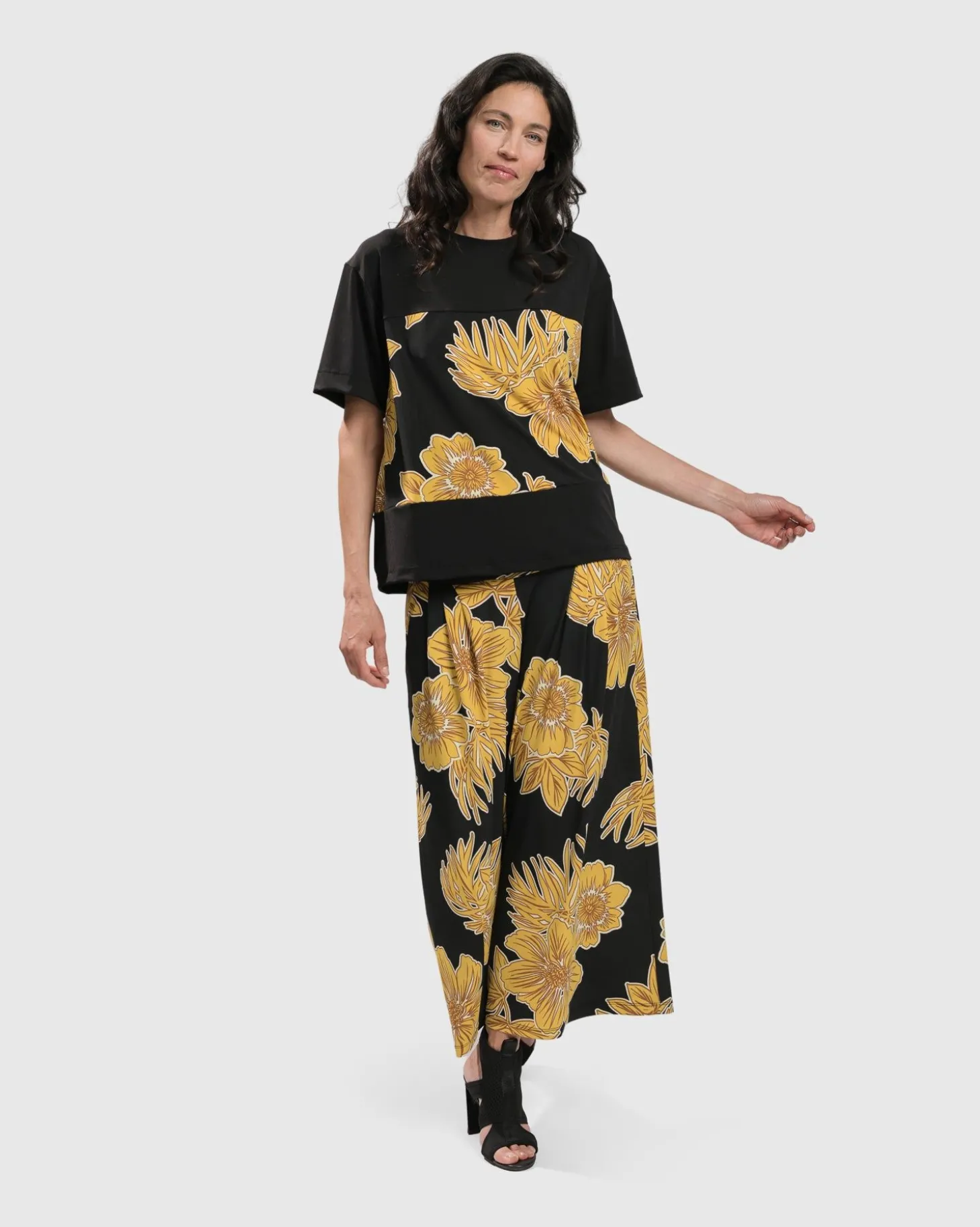 Women Alembika Flower Girl Boxy Top, Gold