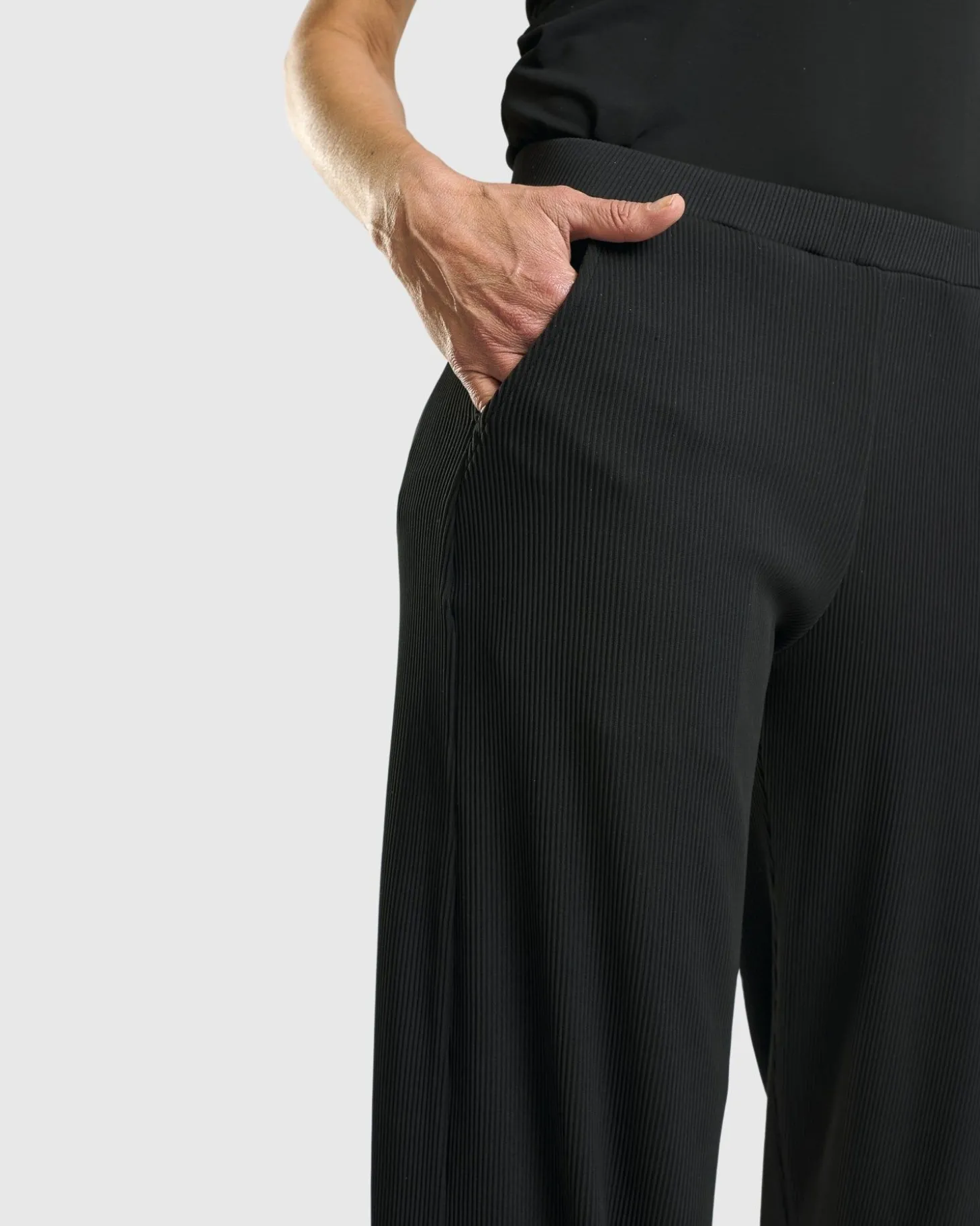 Women Alembika Galleria Trousers, Black