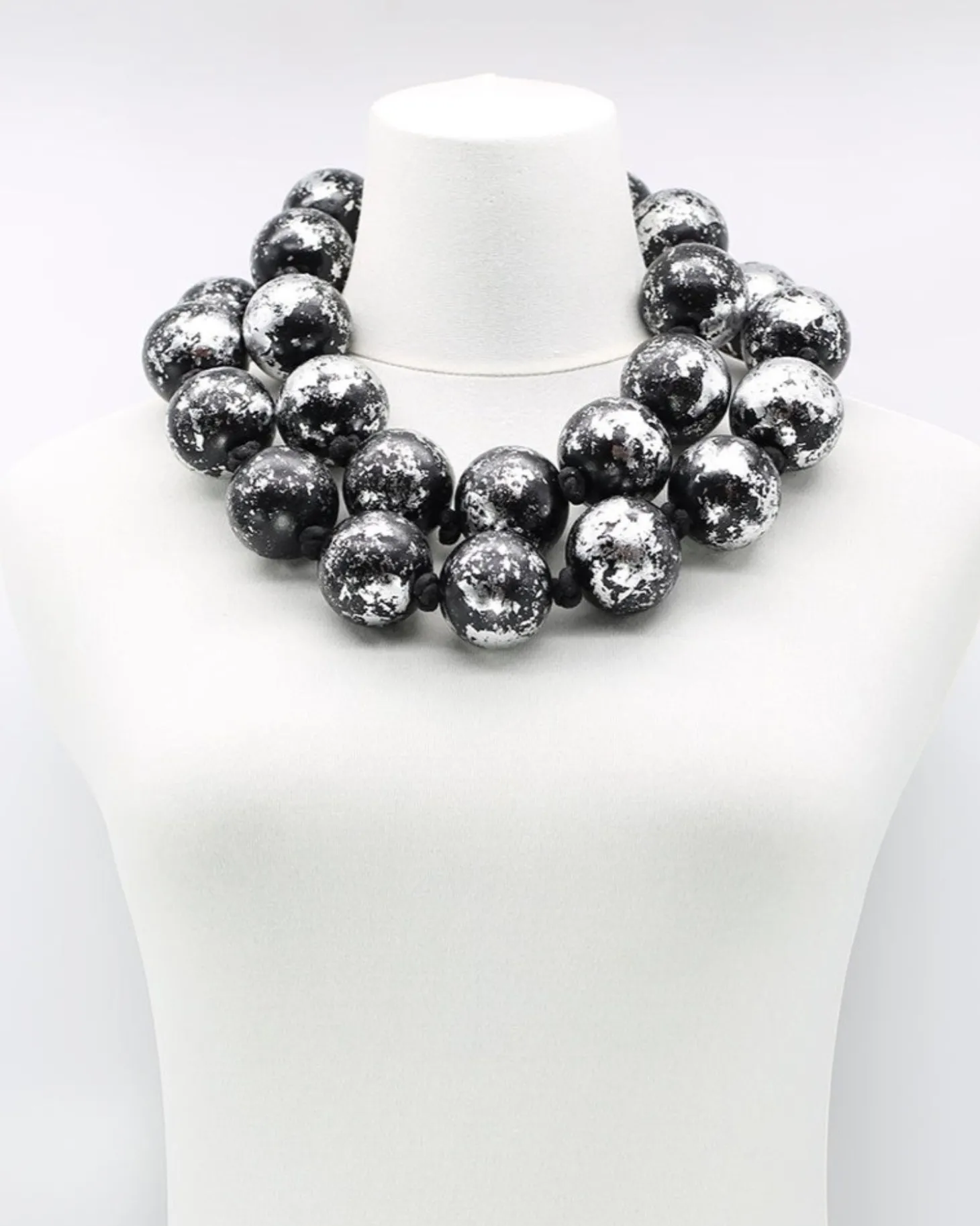 Women Alembika Giant Bead Necklace, Silver