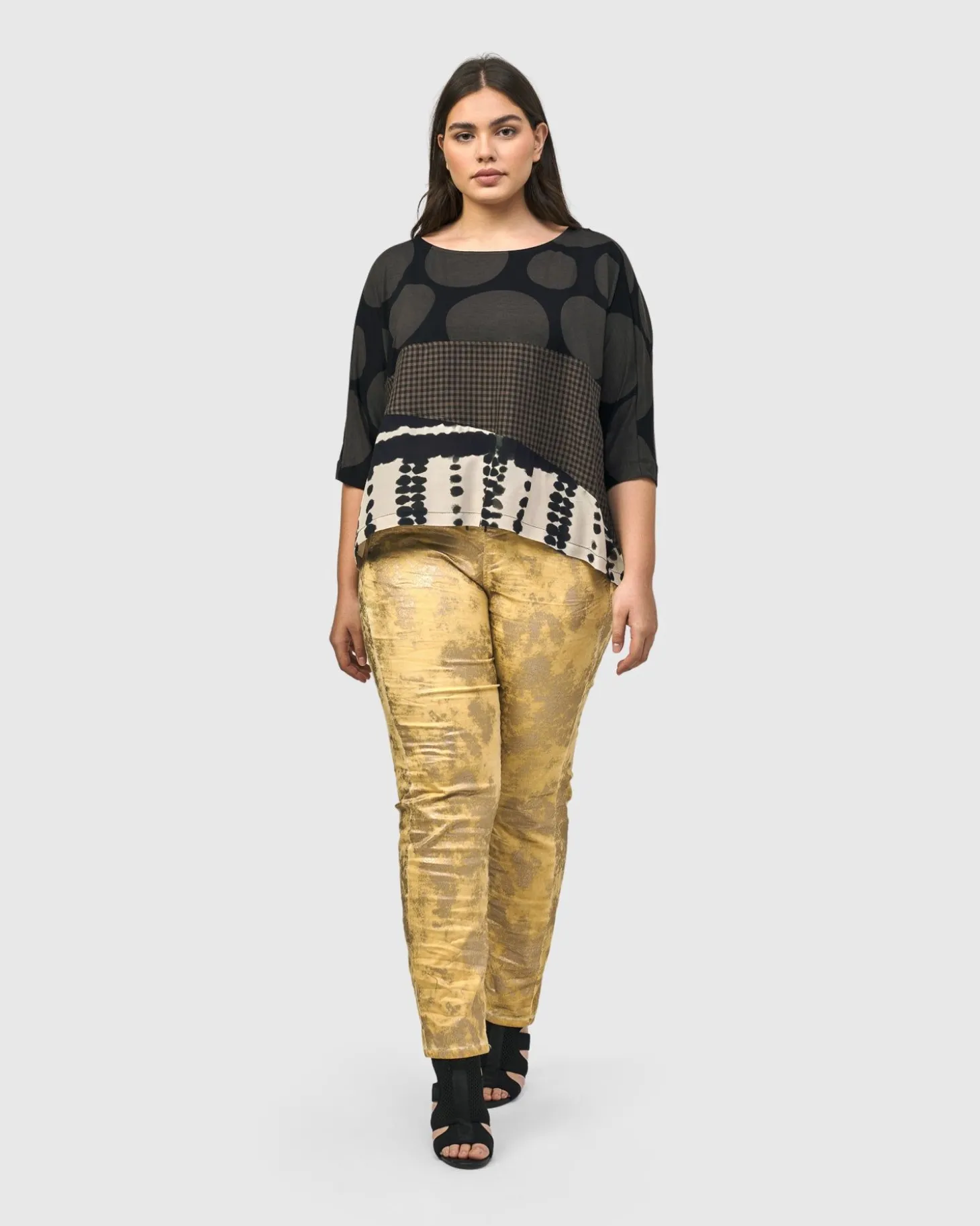 Women Alembika Izma Boxy Tee, Savanna