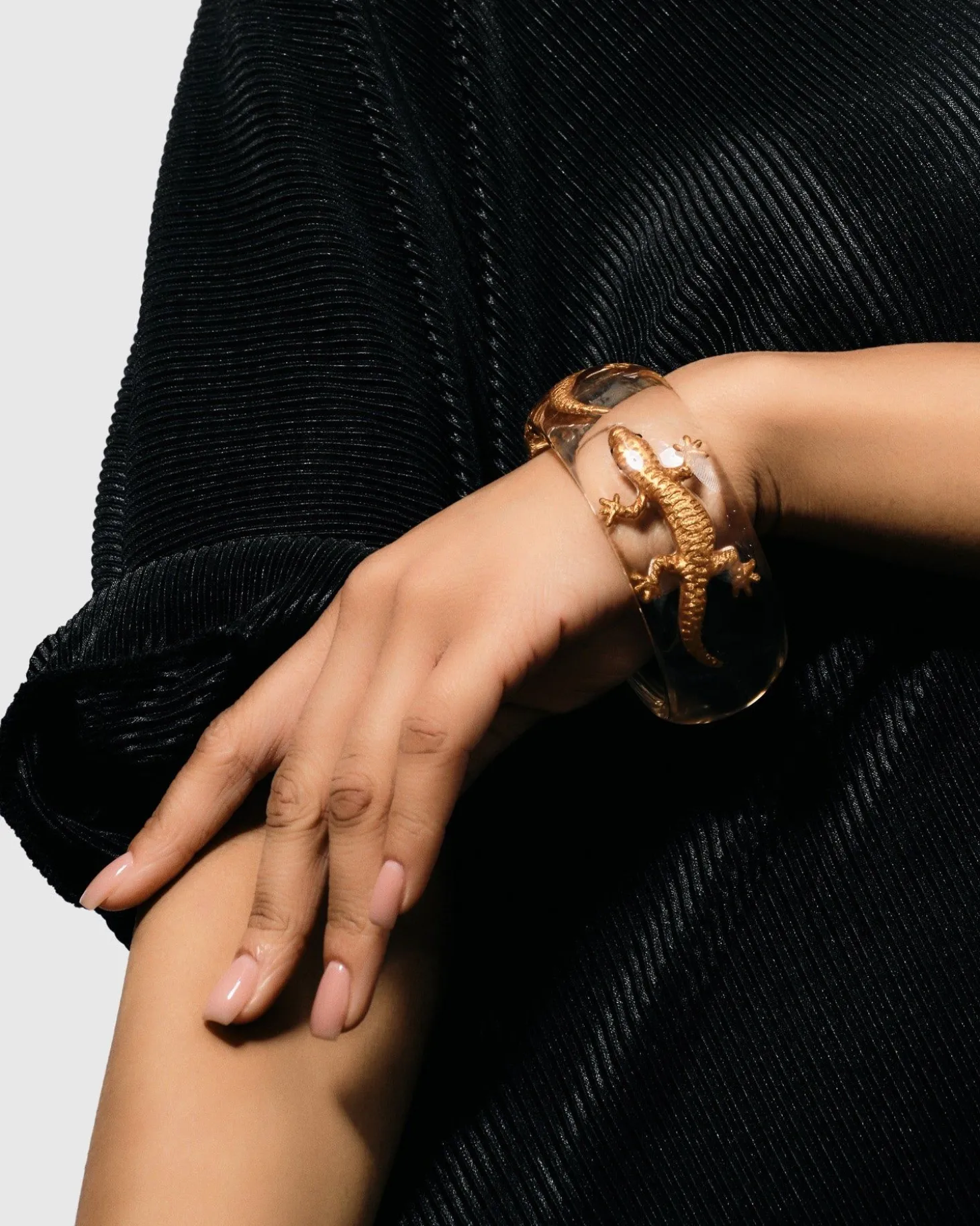 Women Alembika Lucky Bangle Bracelet, Gold