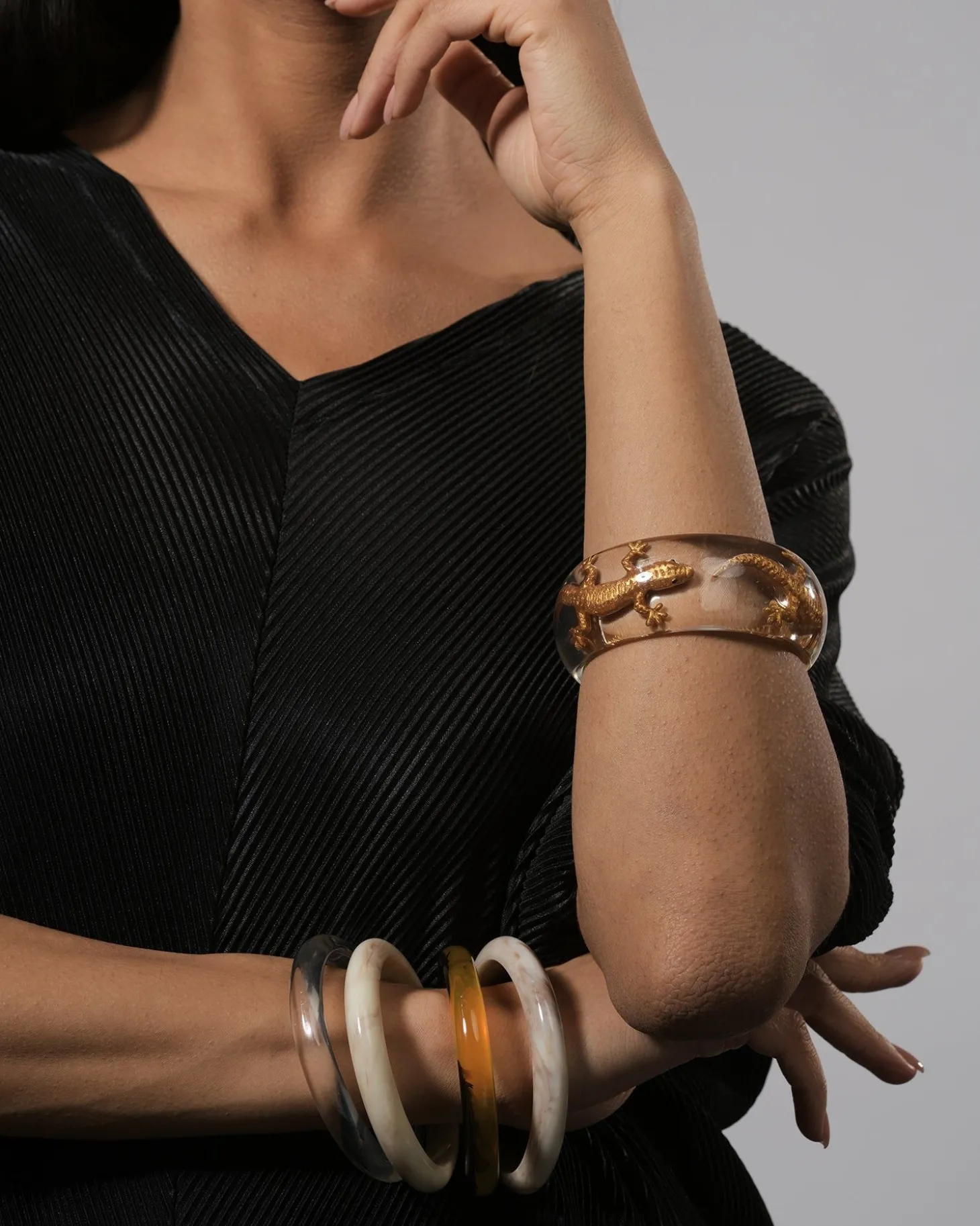 Women Alembika Lucky Bangle Bracelet, Gold