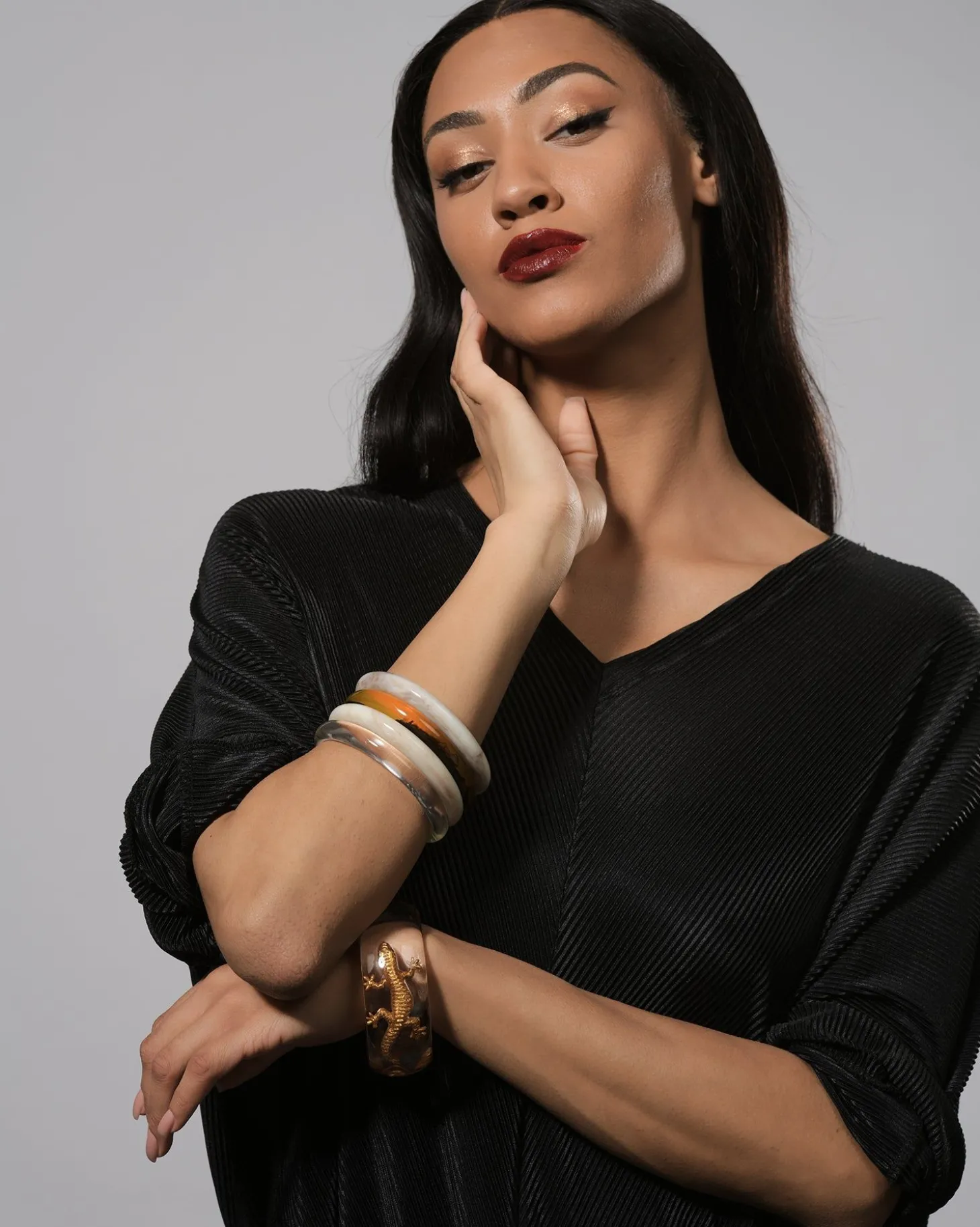 Women Alembika Lucky Bangle Bracelet, Gold
