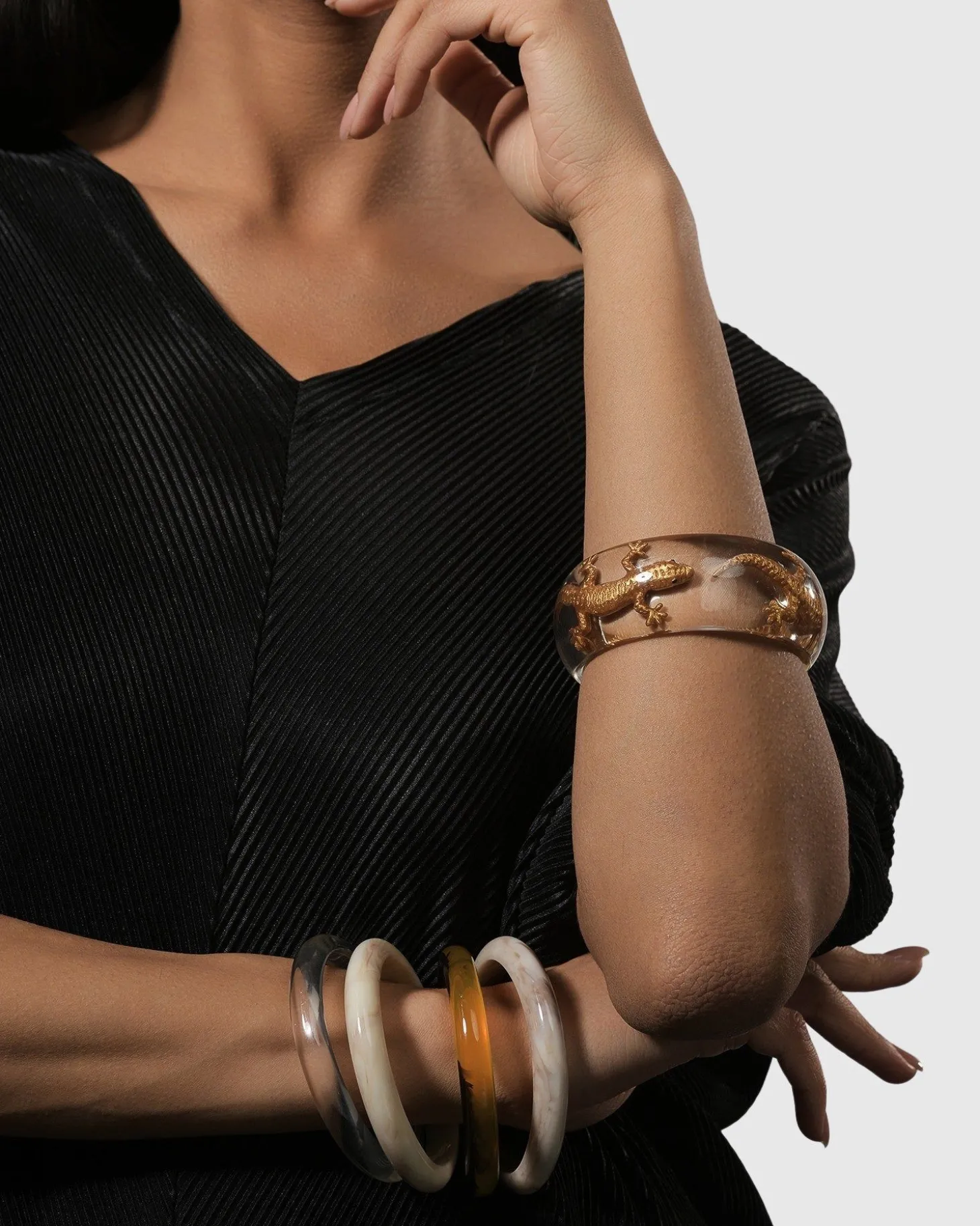 Women Alembika Lucky Bangle Bracelet, Gold