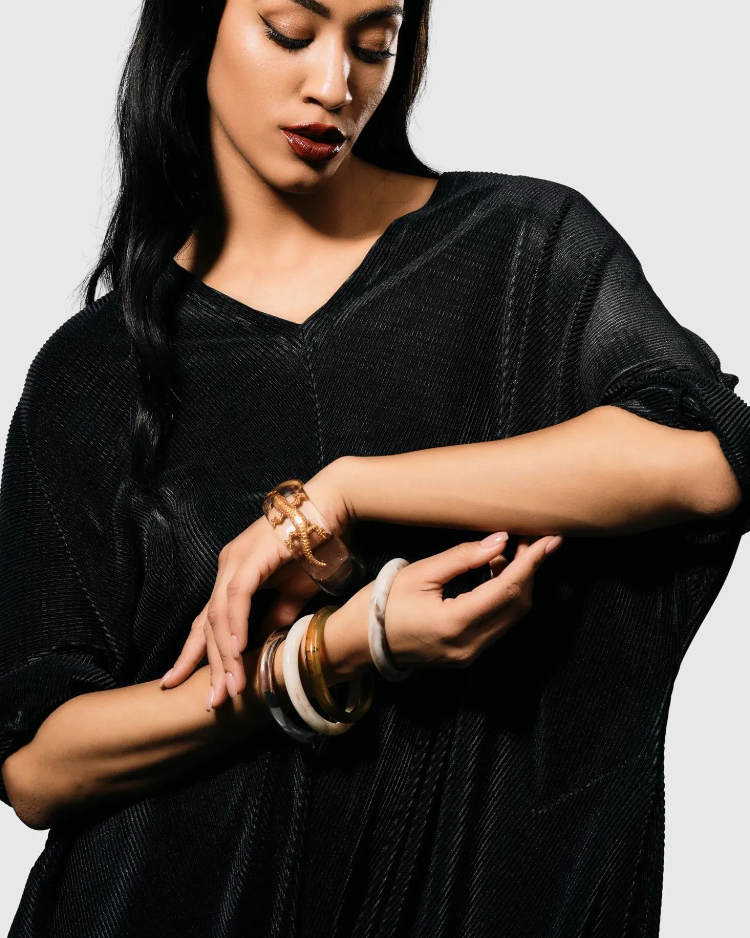 Women Alembika Lucky Bangle Bracelet, Gold