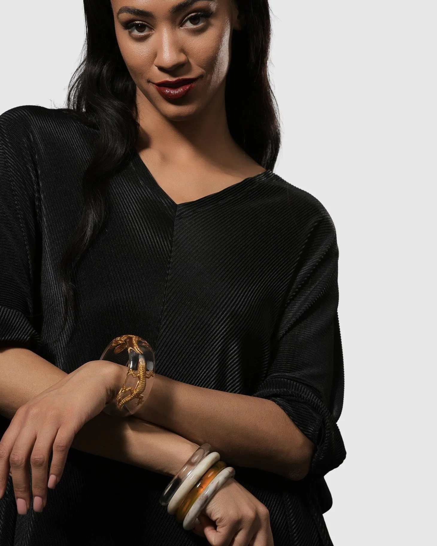 Women Alembika Lucky Bangle Bracelet, Gold