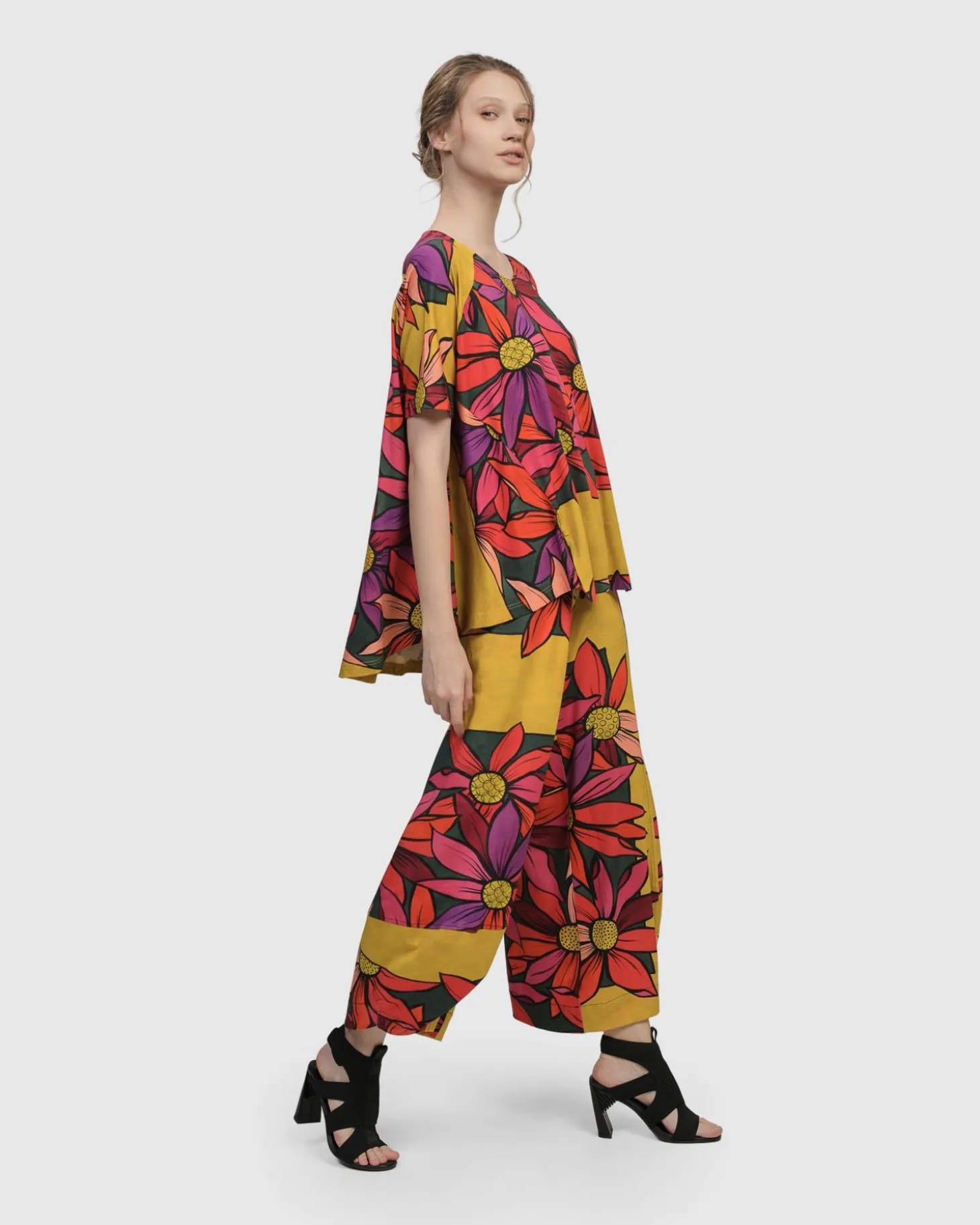 Women Alembika Marigold Trapeze Top, Bouquet