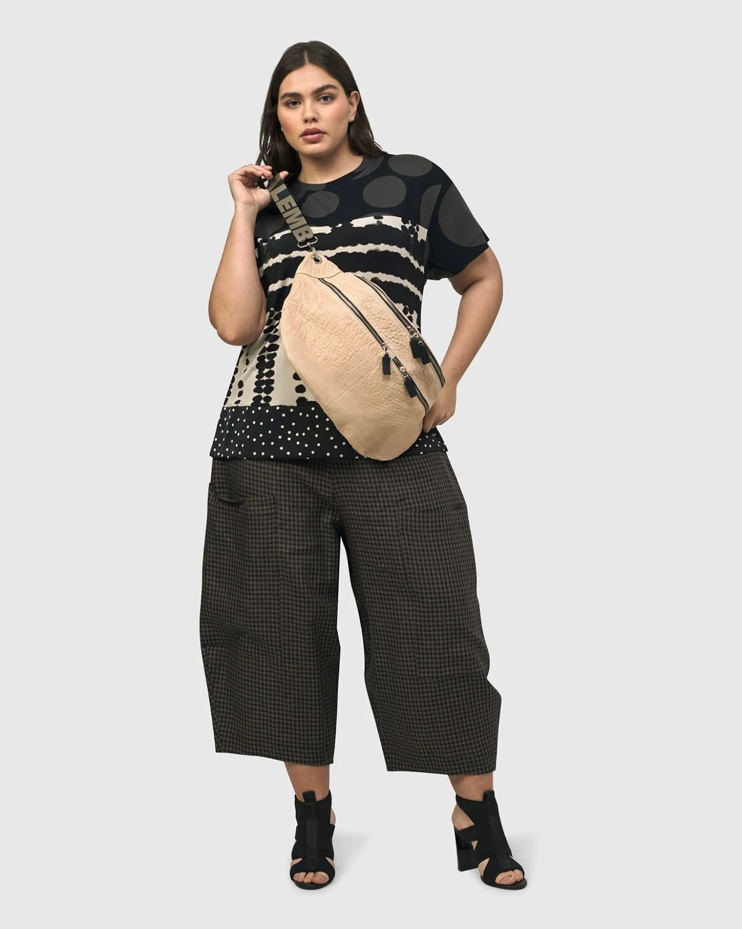 Women Alembika Mountaineer Tee, Savanna