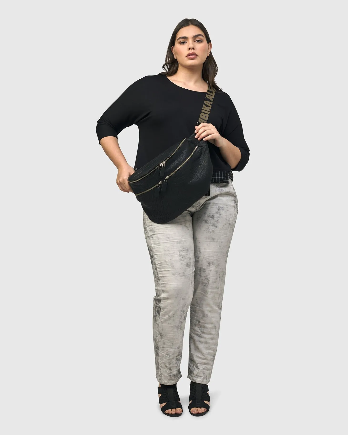 Women Alembika On-The-Go Large Sling Bag, Black