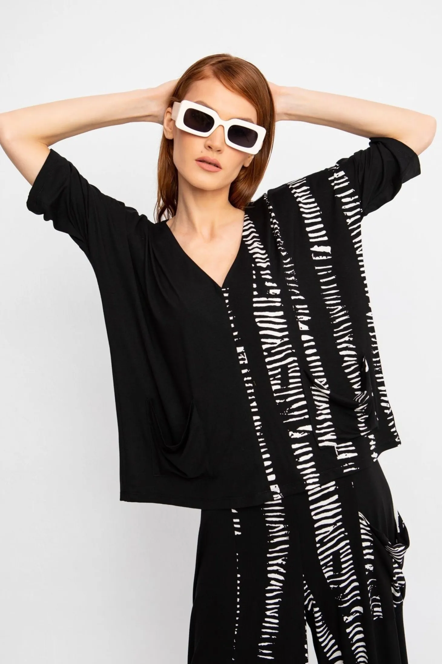 Women Alembika Ozai N Ku Bliss V-Neck Top, Black
