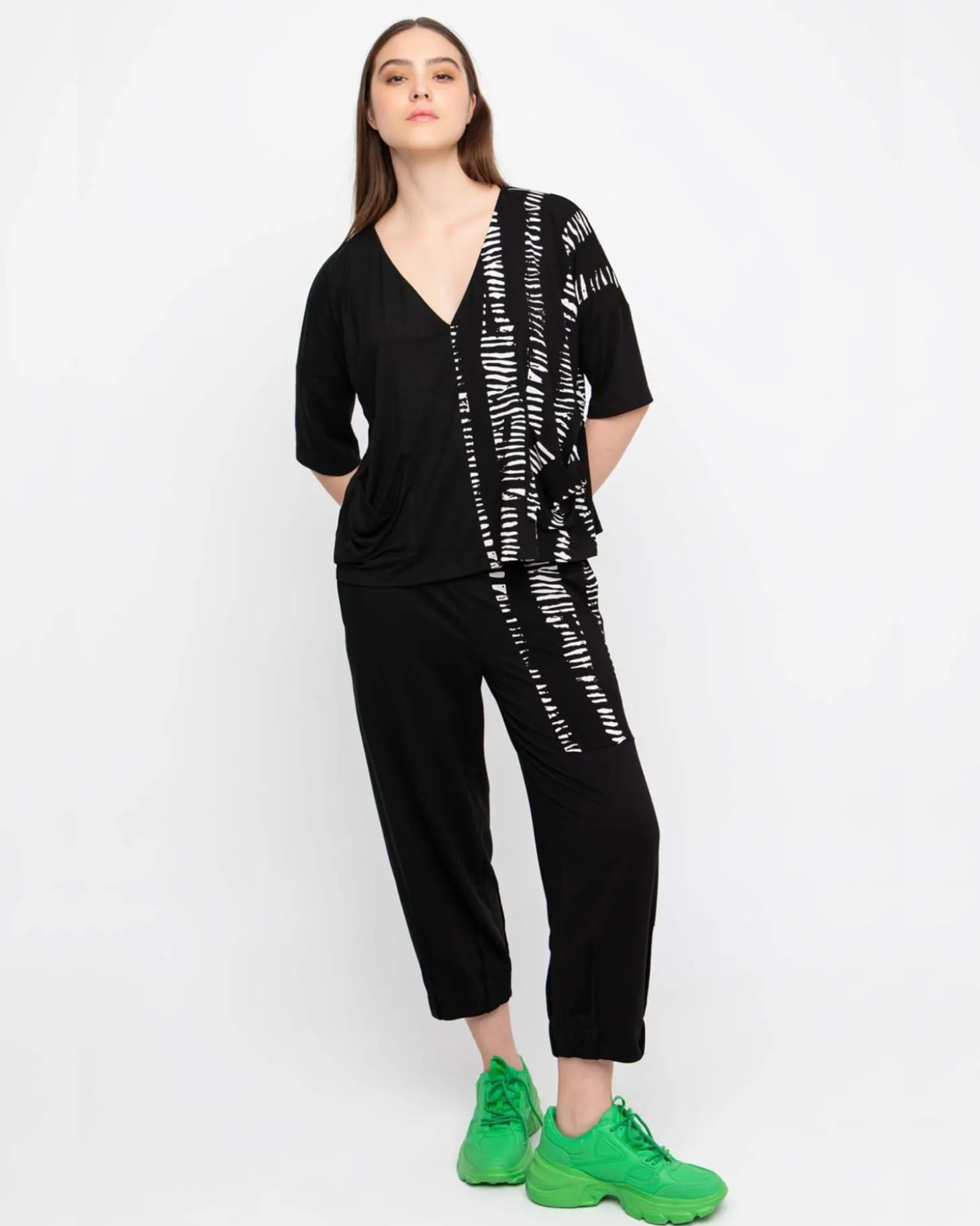 Women Alembika Ozai N Ku Bliss V-Neck Top, Black