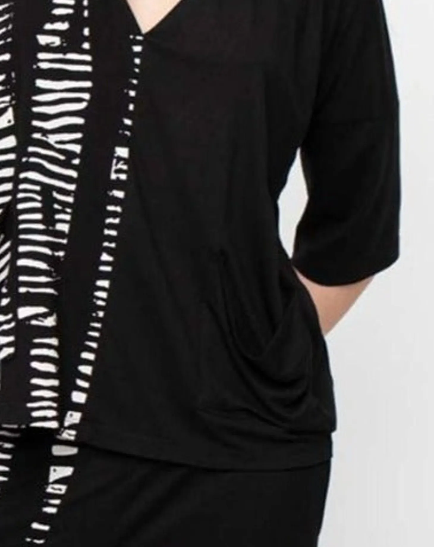 Women Alembika Ozai N Ku Bliss V-Neck Top, Black