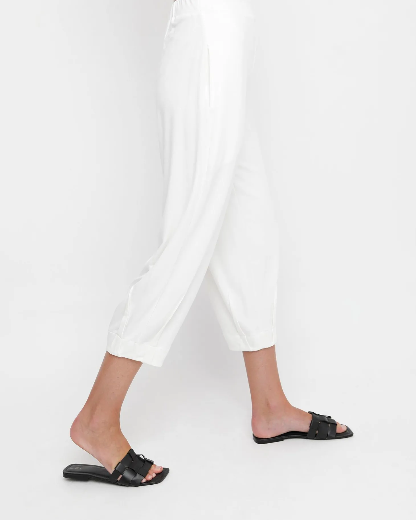 Women Alembika Ozai N Ku Cropped Slim Pants, White