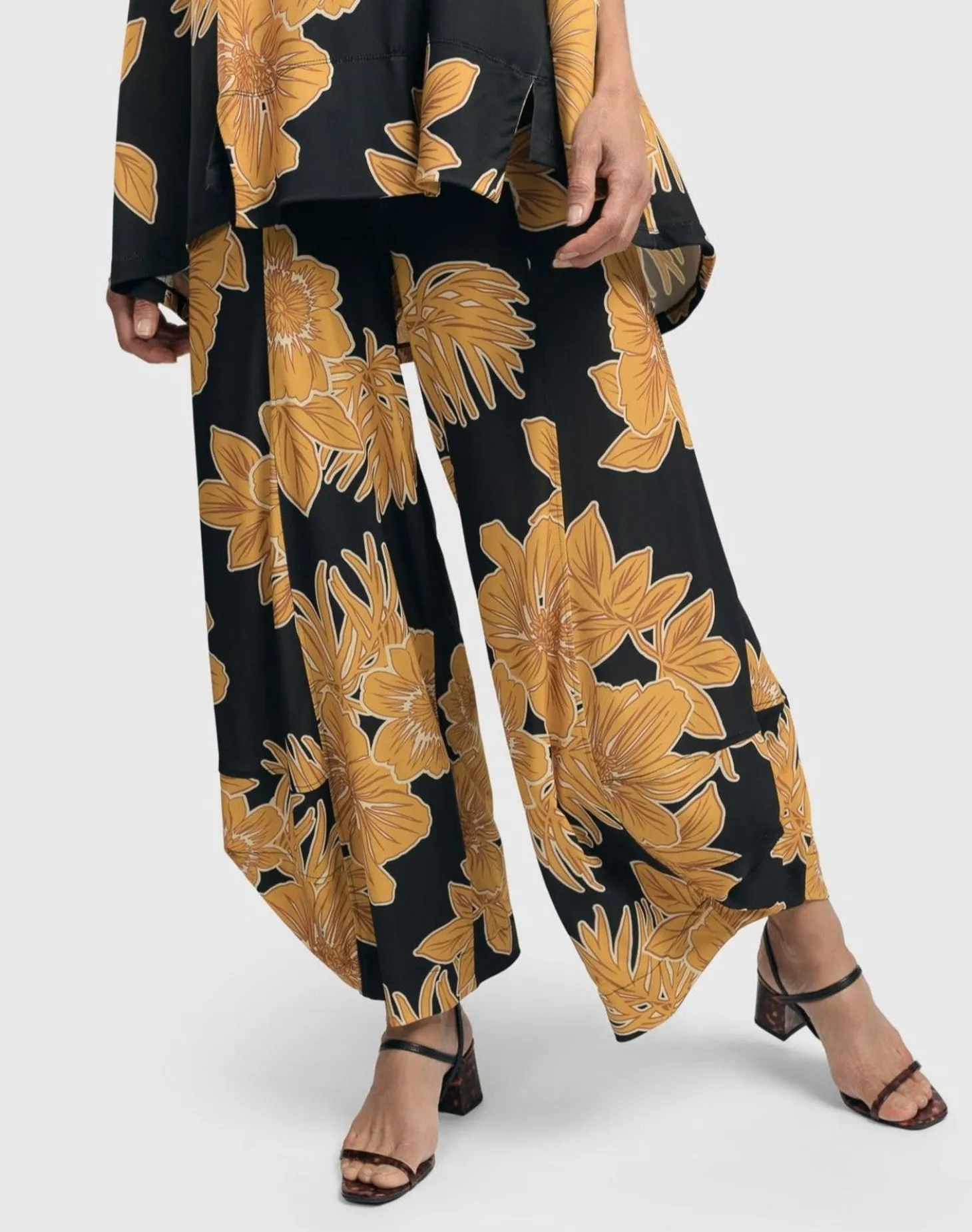 Women Alembika Paradise Punto Pants, Gold