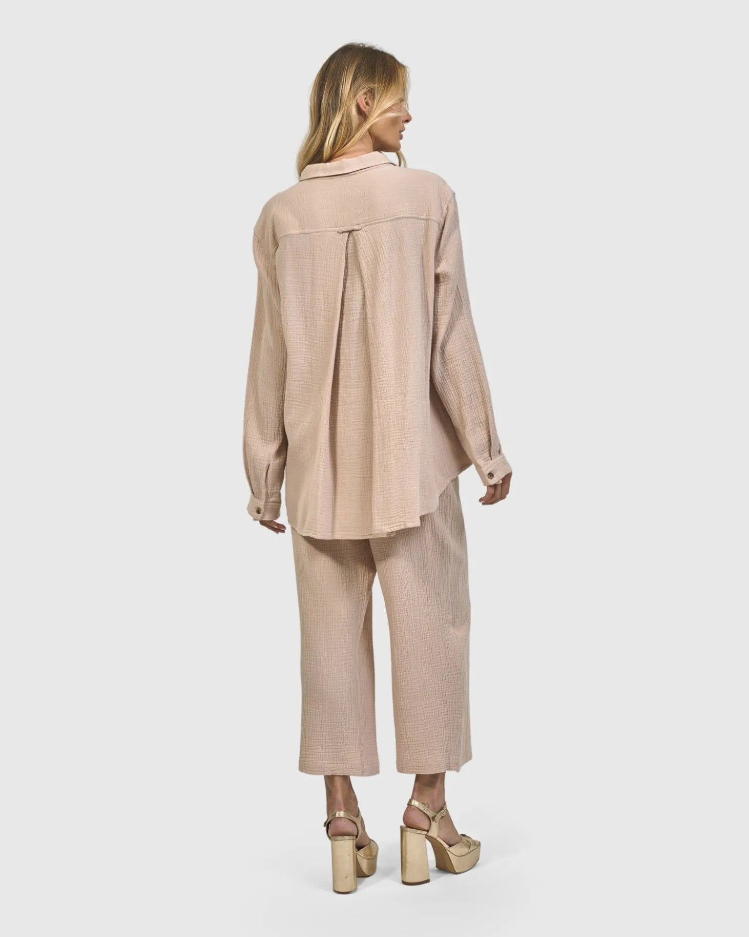 Women Alembika Recreation Button Down Top, Sand