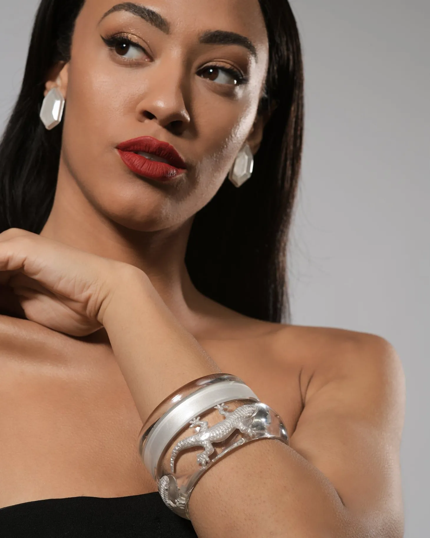 Women Alembika Rounded Bangle Bracelet, Clear