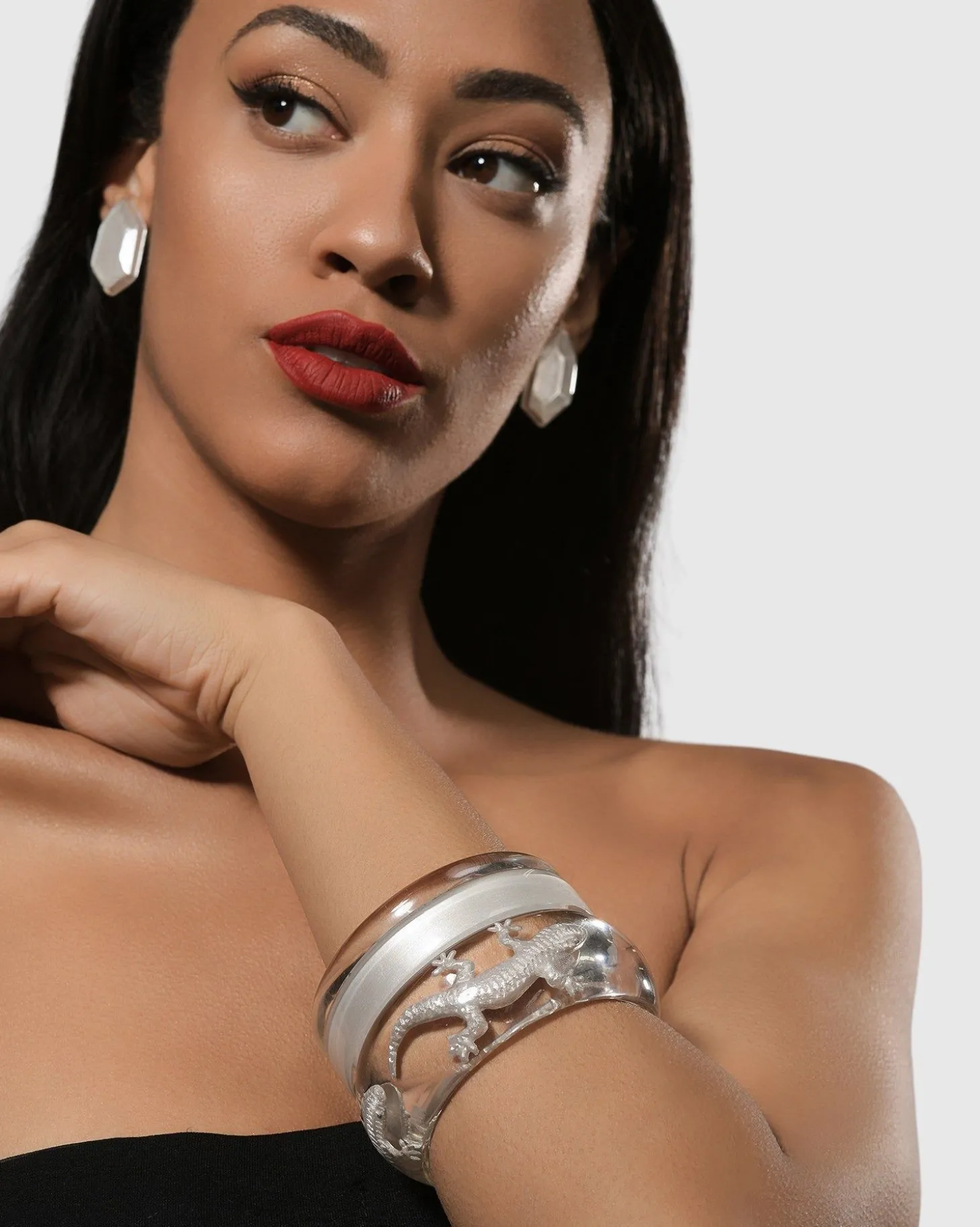 Women Alembika Rounded Bangle Bracelet, Clear