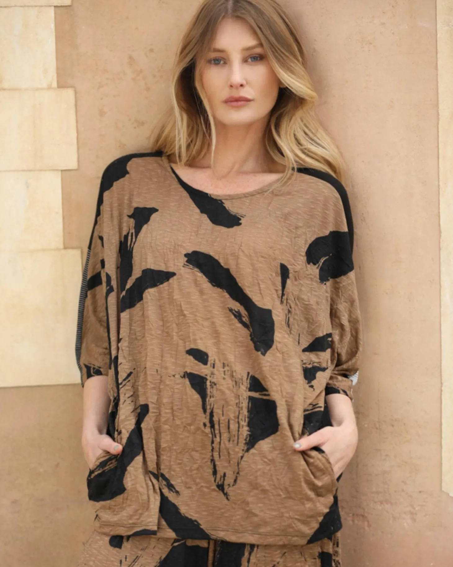 Women Alembika Ru Crinkle Dolman Top, Sepia