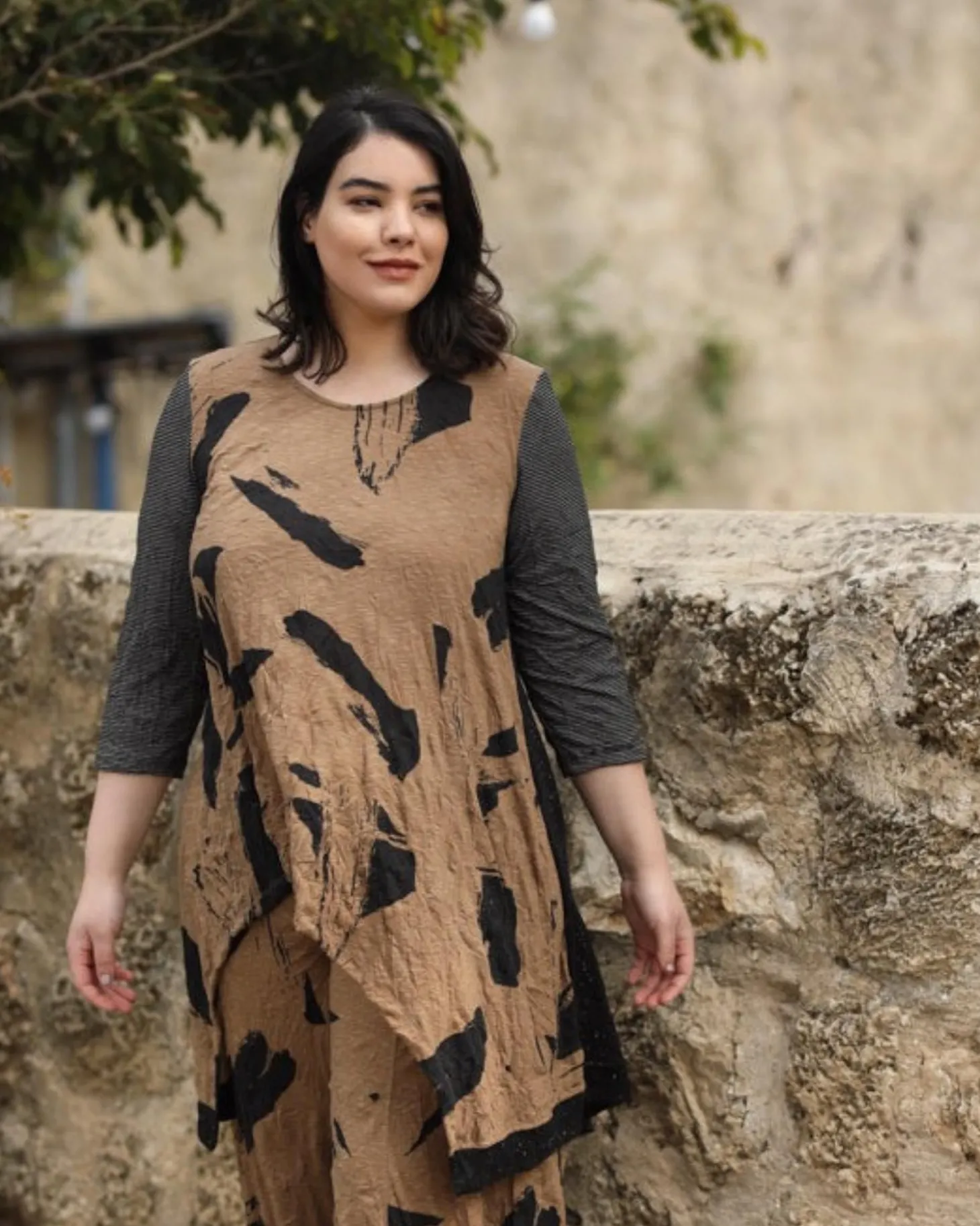 Women Alembika Ru Hi-Lo Crinkle Tunic Top, Sepia