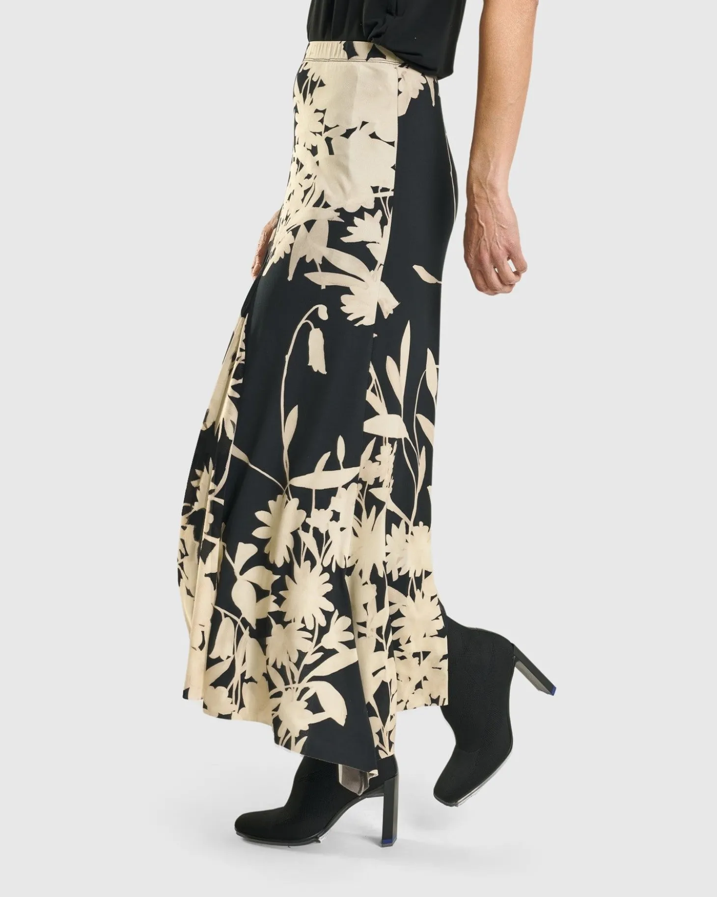 Women Alembika Secret Garden Swing Skirt, Floral
