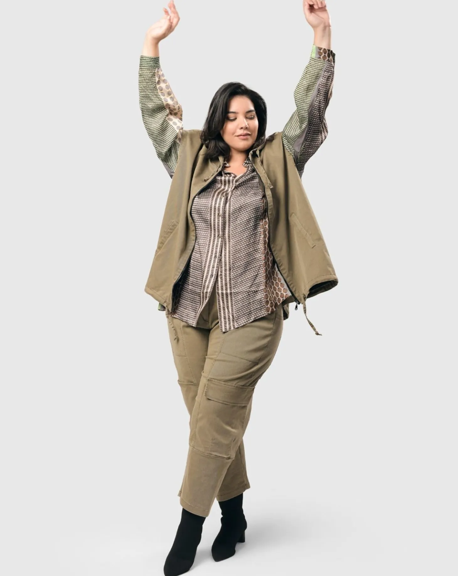 Women Alembika Soft Twill Drawstring Vest, Khaki