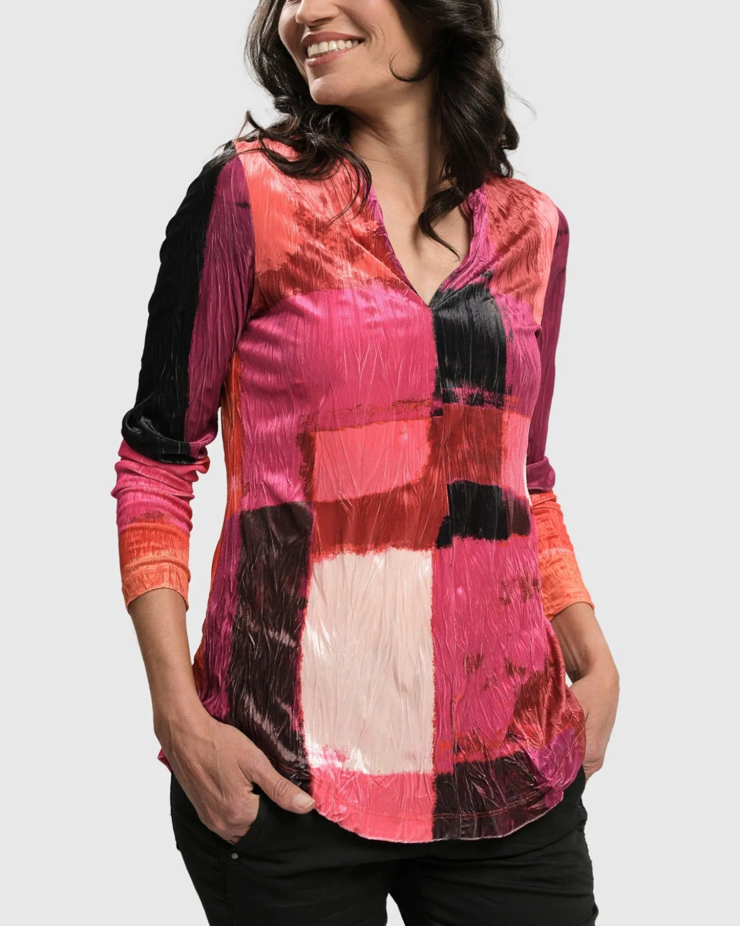 Women Alembika Sunset Strip V Neck Pullover, Magenta