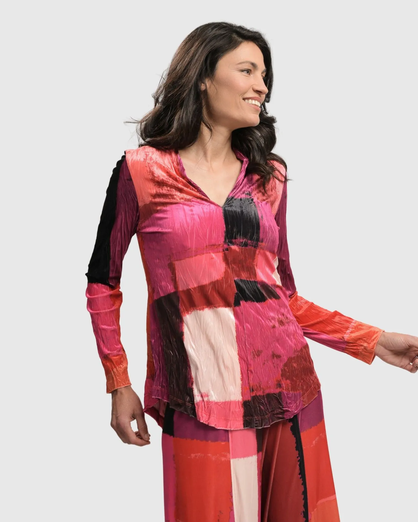 Women Alembika Sunset Strip V Neck Pullover, Magenta