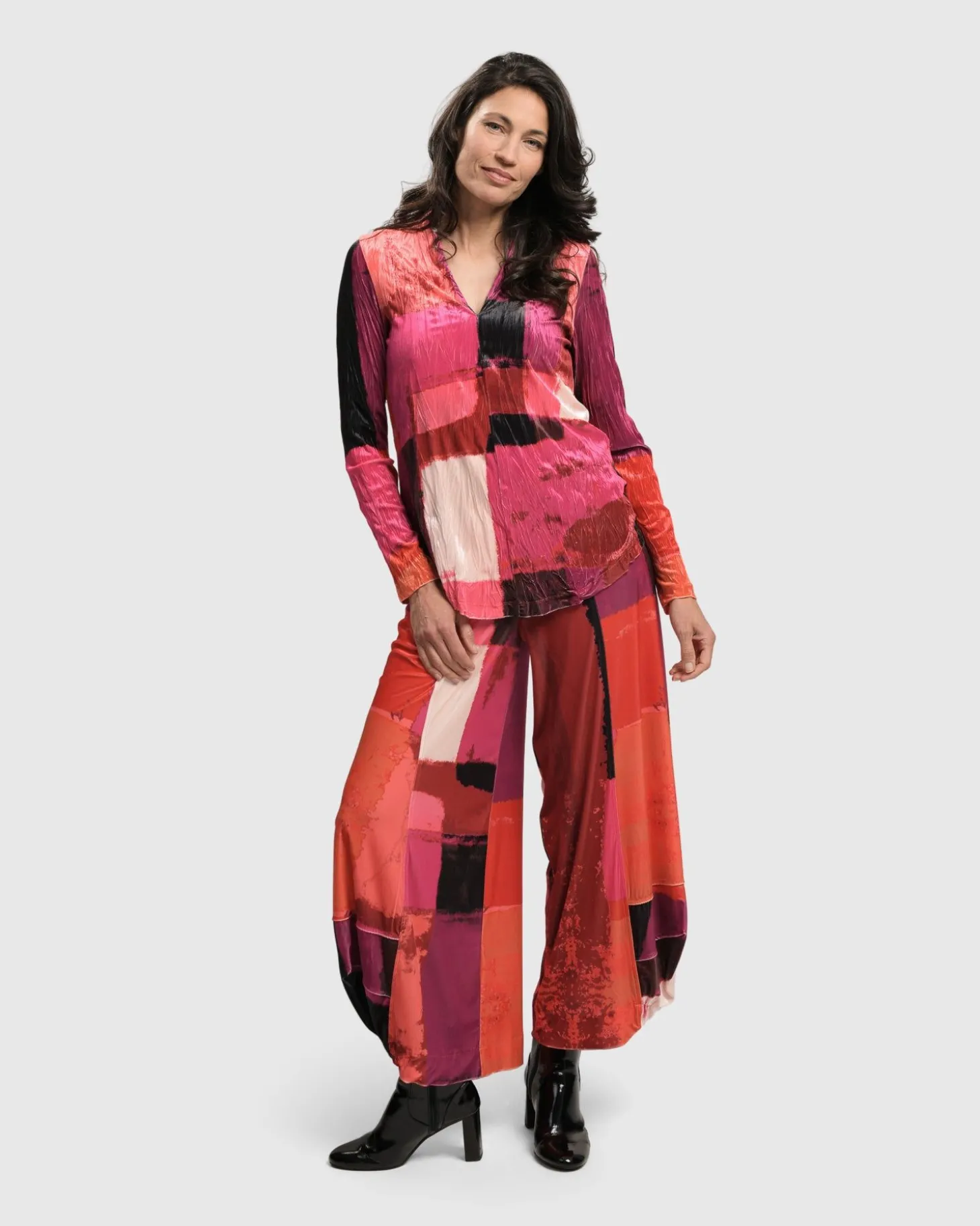 Women Alembika Sunset Strip V Neck Pullover, Magenta