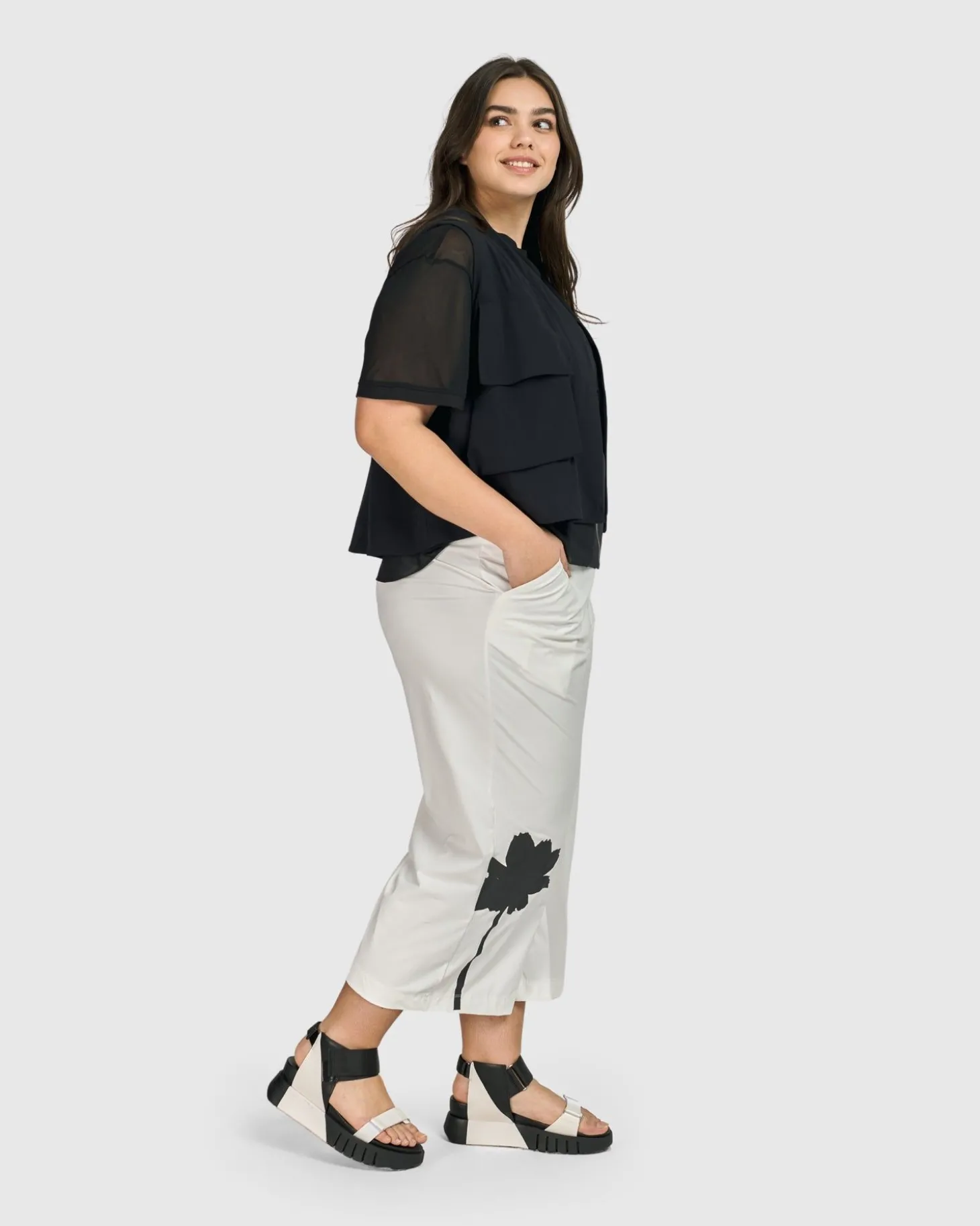 Women Alembika Tekbika Cannes Cargo Vest, Black