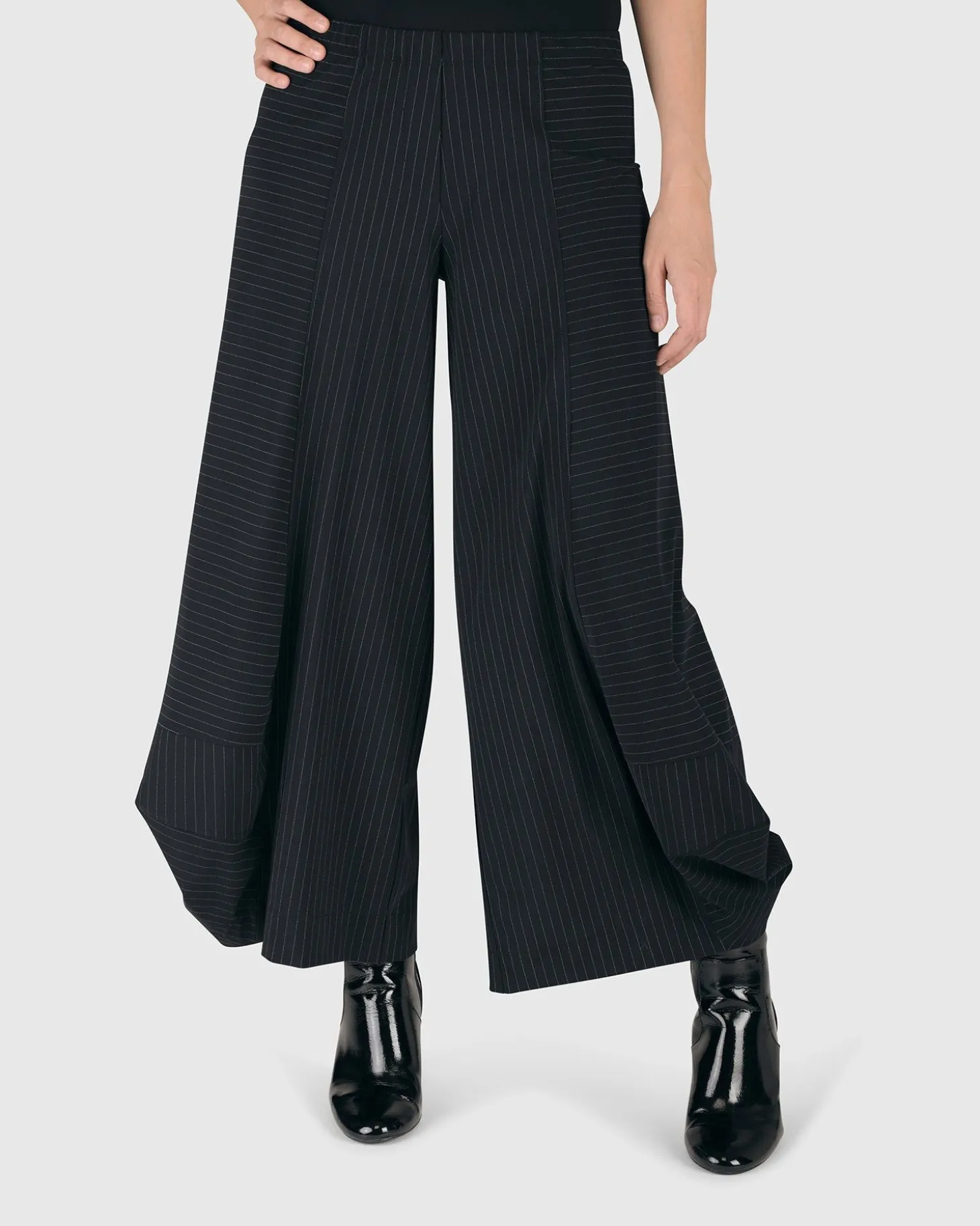 Women Alembika Tekbika Pinstripe Punto Pants, Black