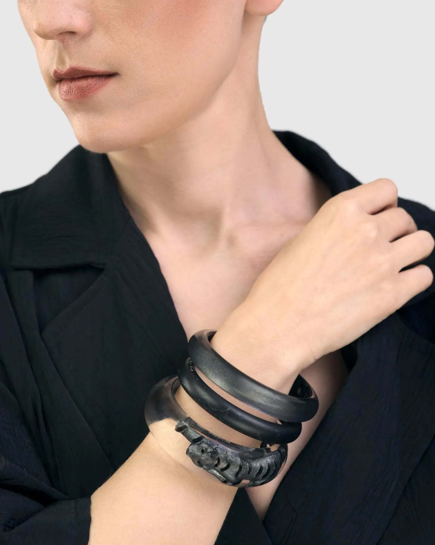 Women Alembika Tiger Inlay Bangle Bracelet, Silver