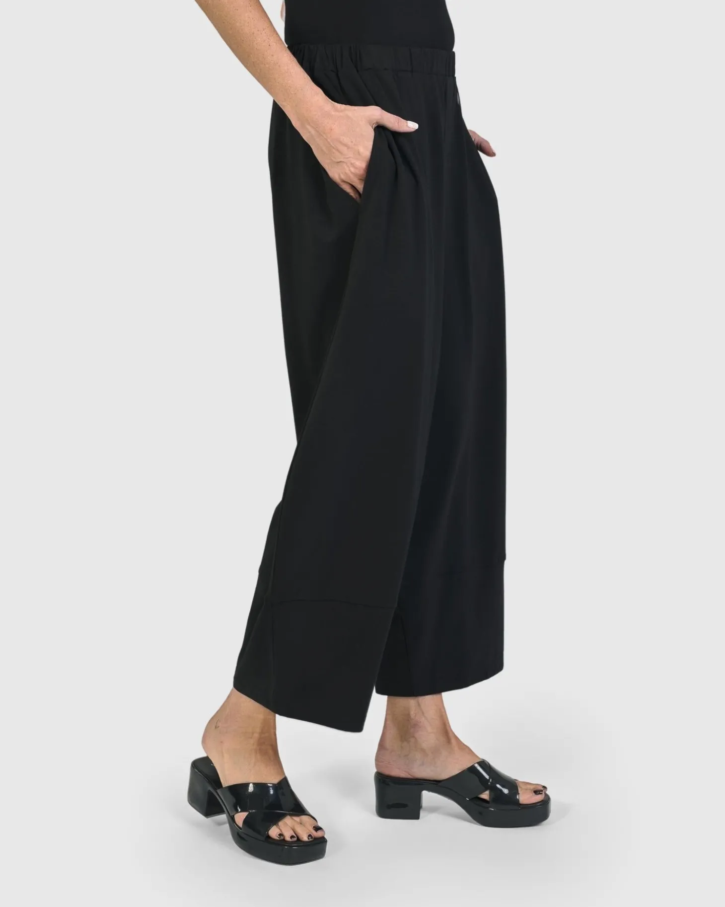 Women Alembika Urban Brooklyn Lantern Pants, Black